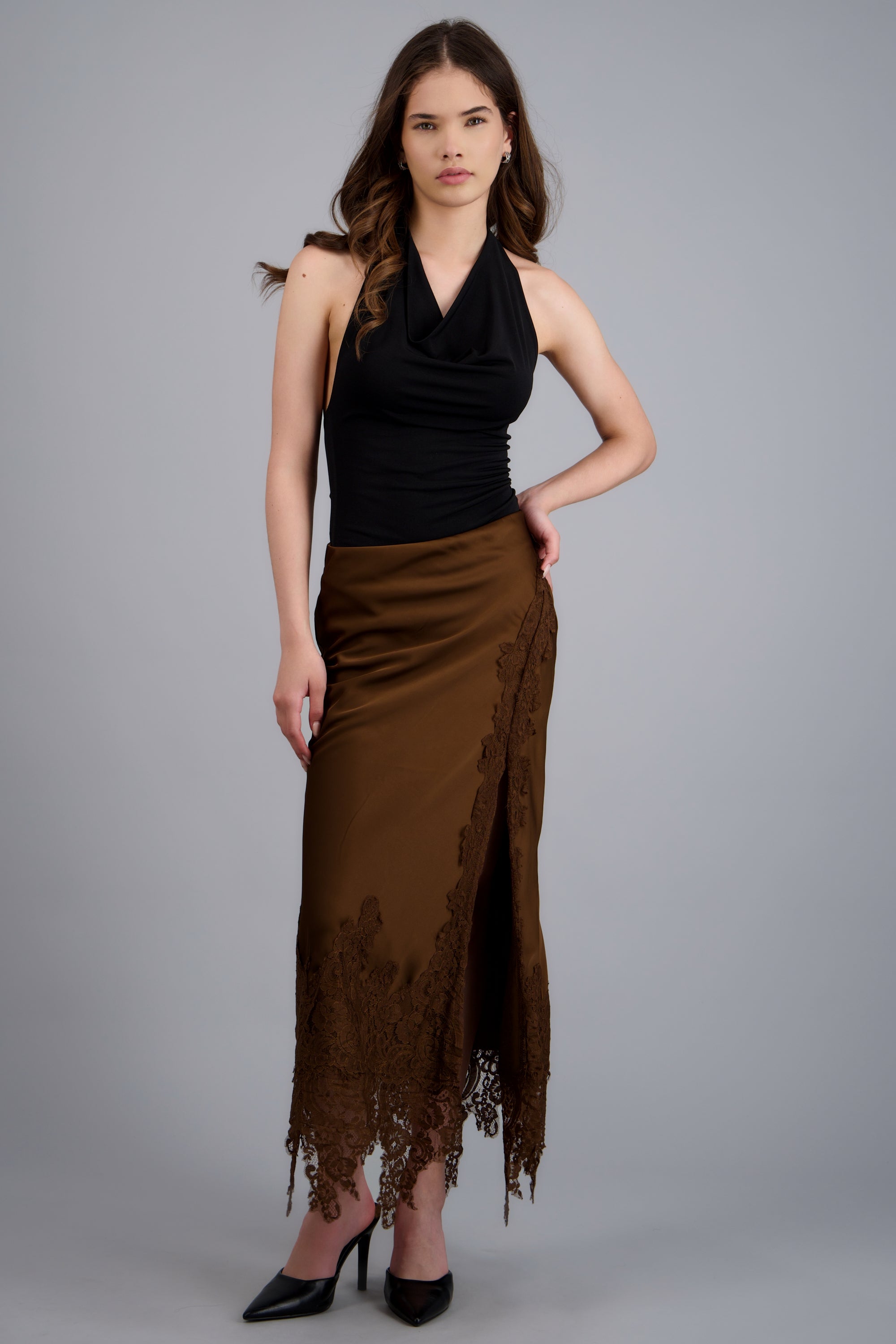 Falda midi satin detalle encaje CHOCOLATE
