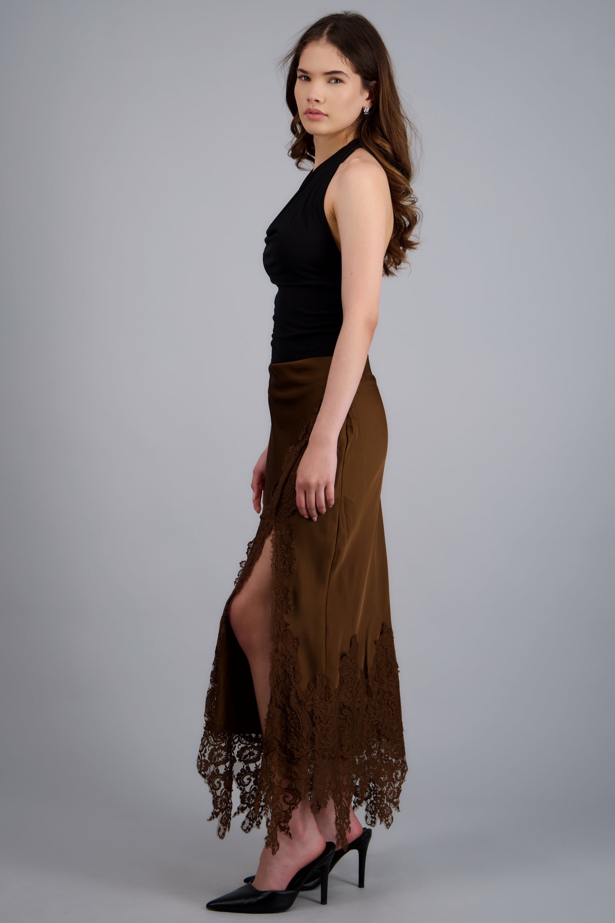 Falda midi satin detalle encaje CHOCOLATE