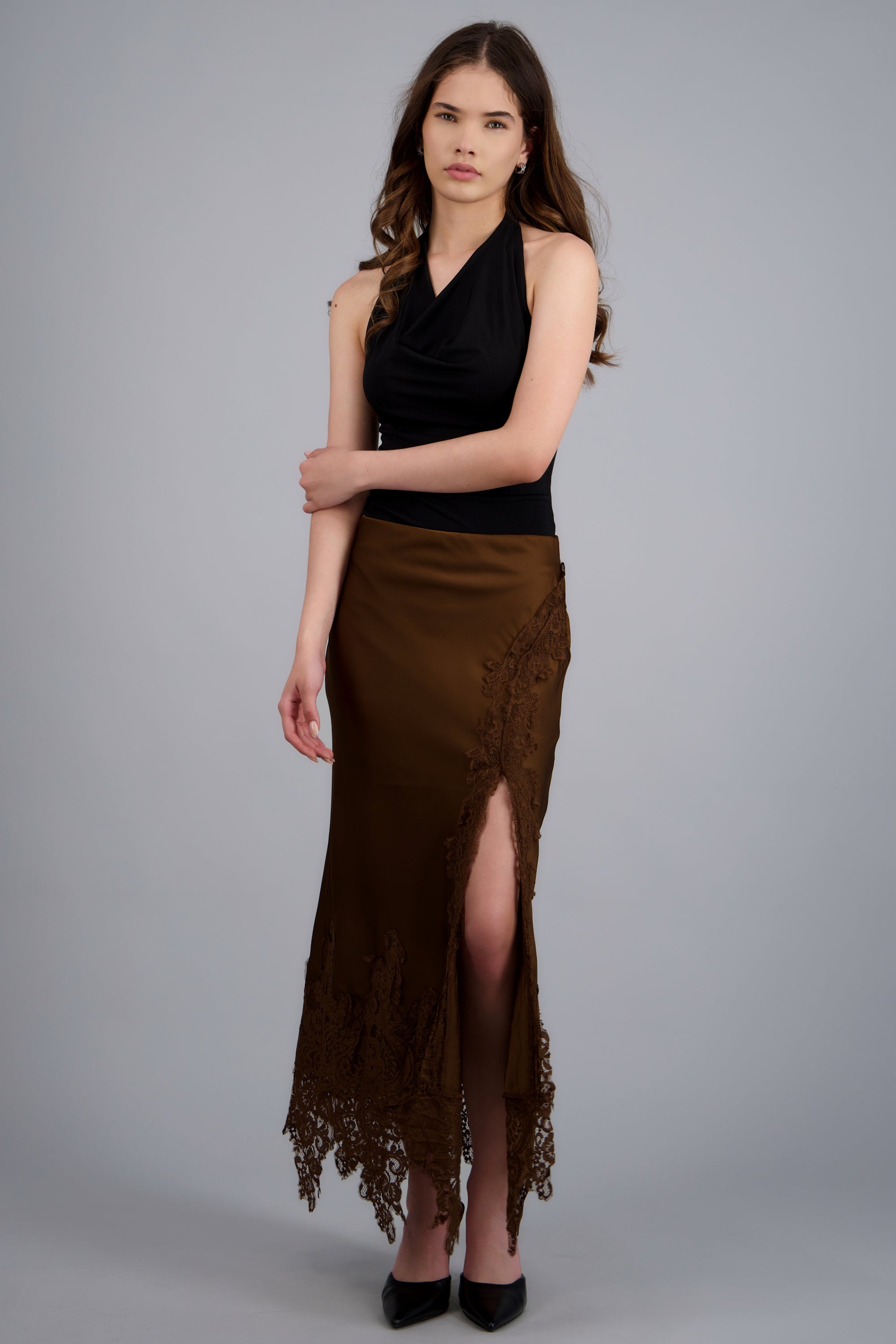 Falda midi satin detalle encaje CHOCOLATE