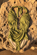 Traje de baño escote porfundo detalle argolla