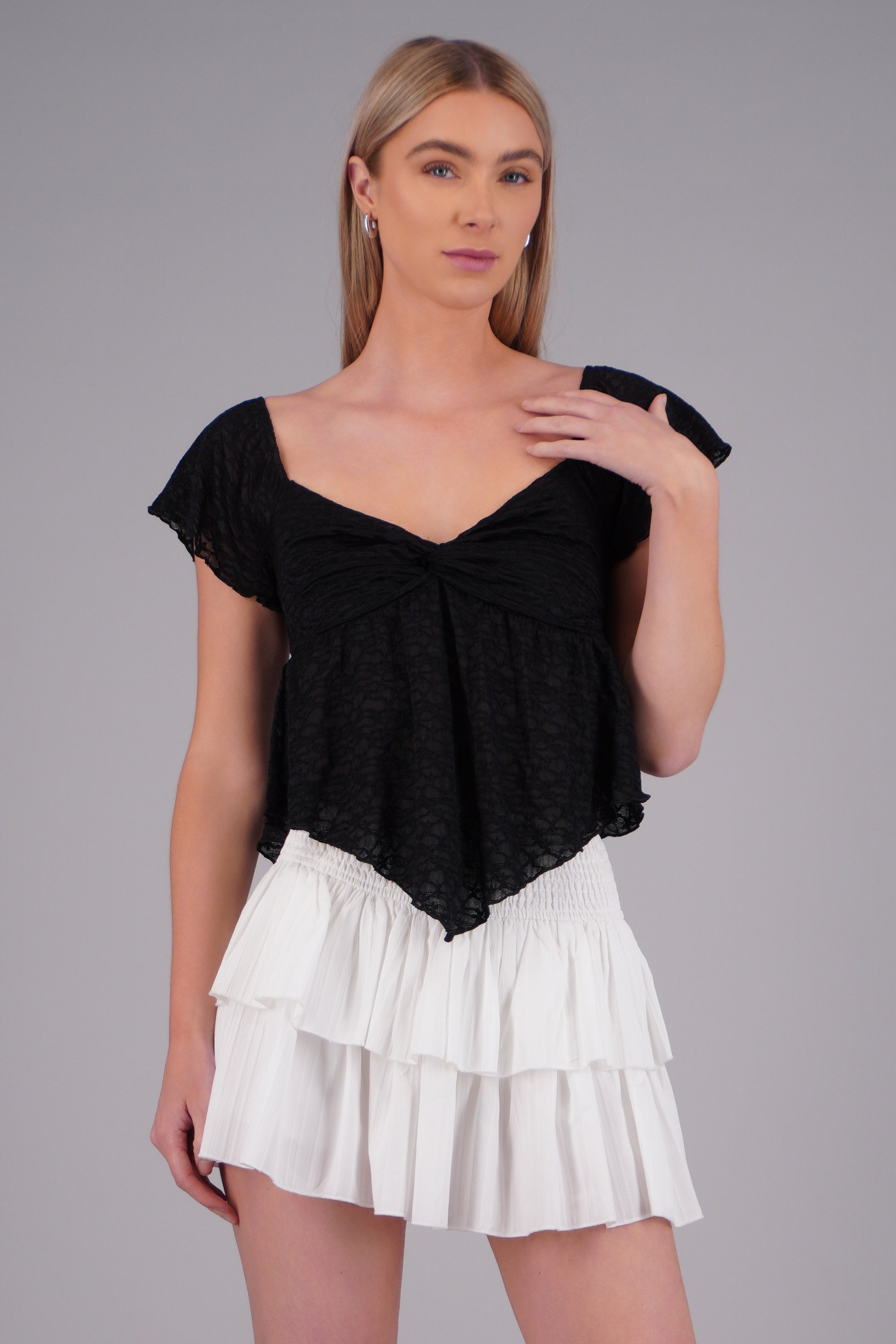 Blusa de encaje manga corta con detalle nudo NEGRO