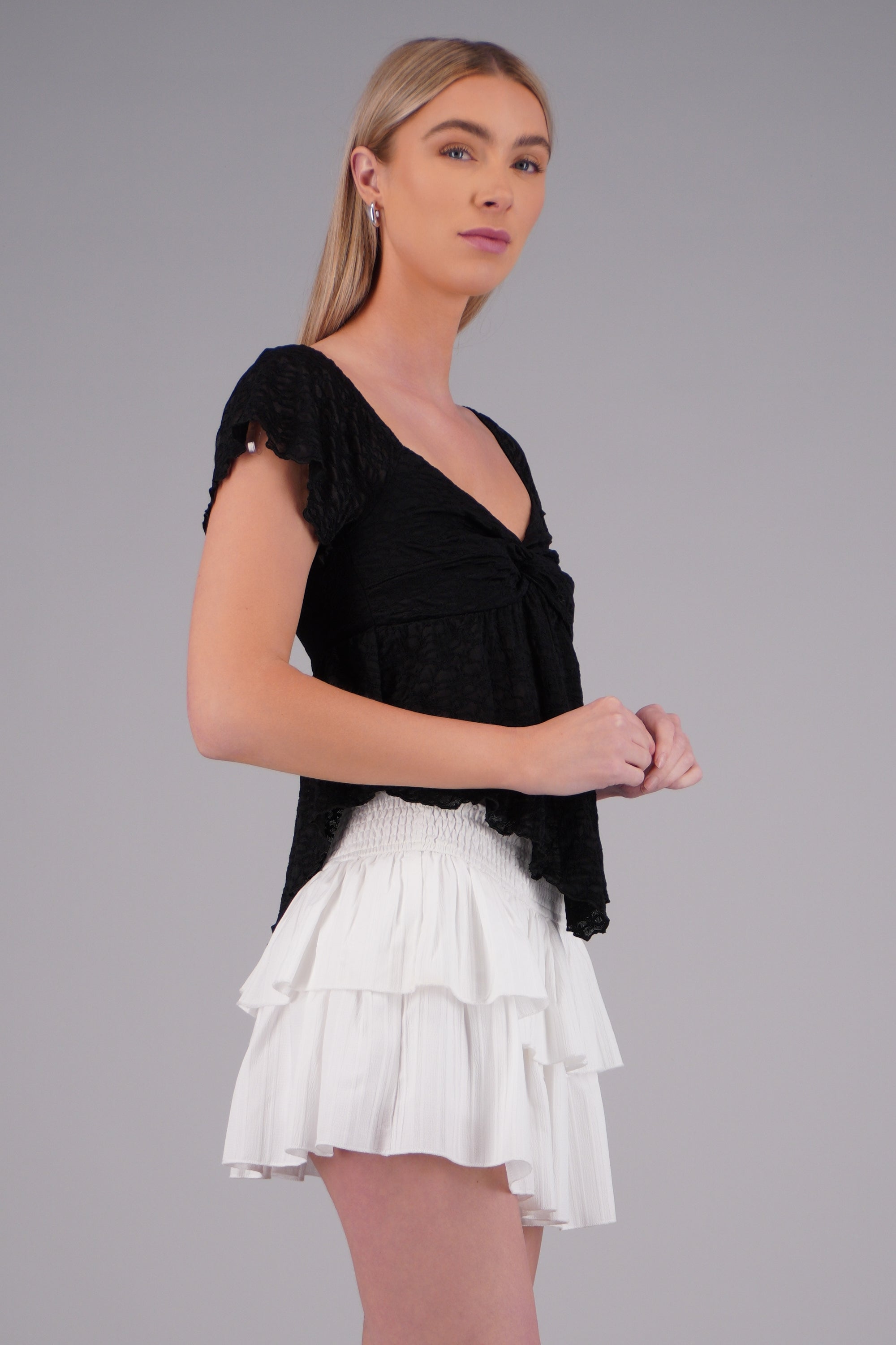 Blusa de encaje manga corta con detalle nudo NEGRO