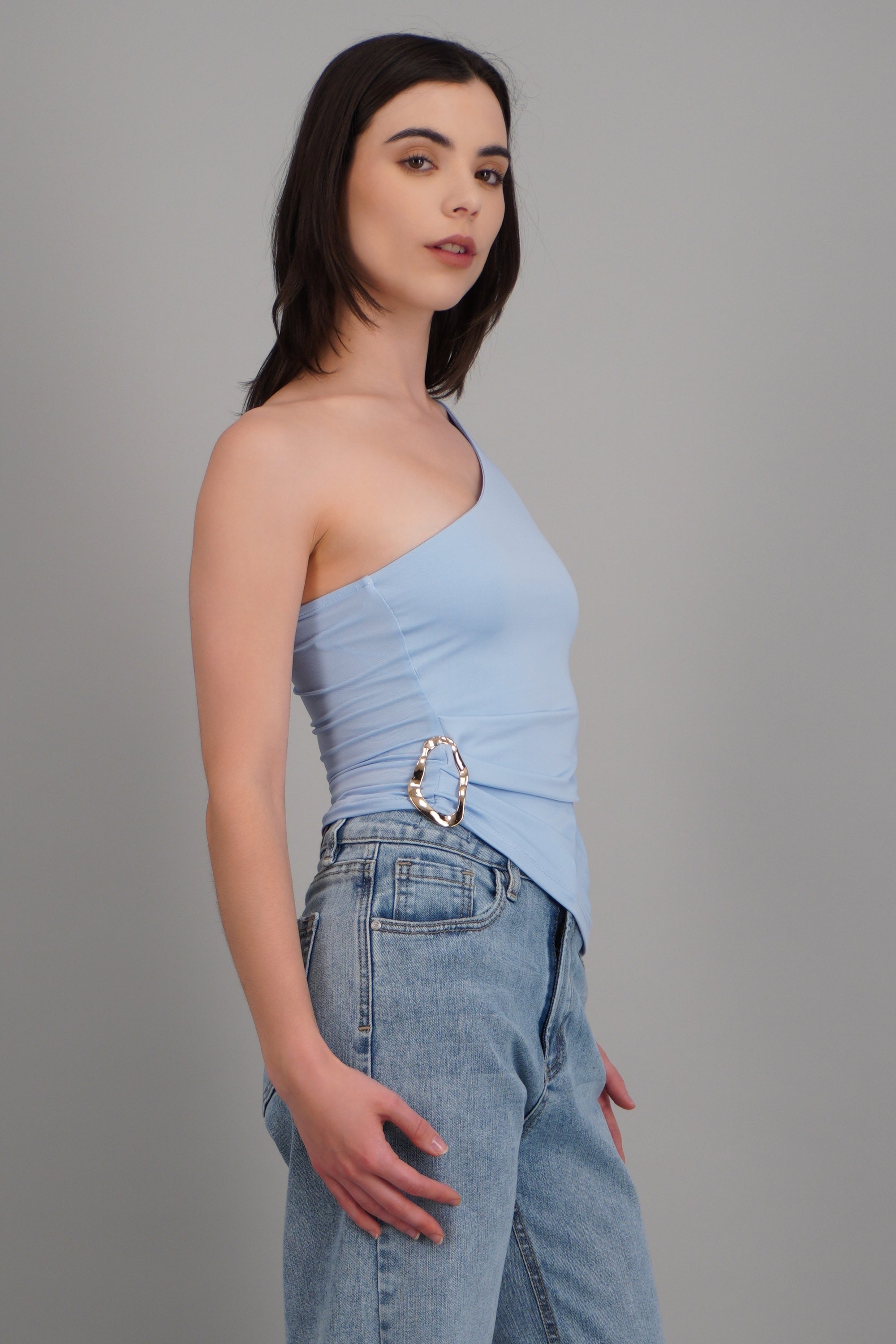 Top one shoulder liso AZUL CIELO