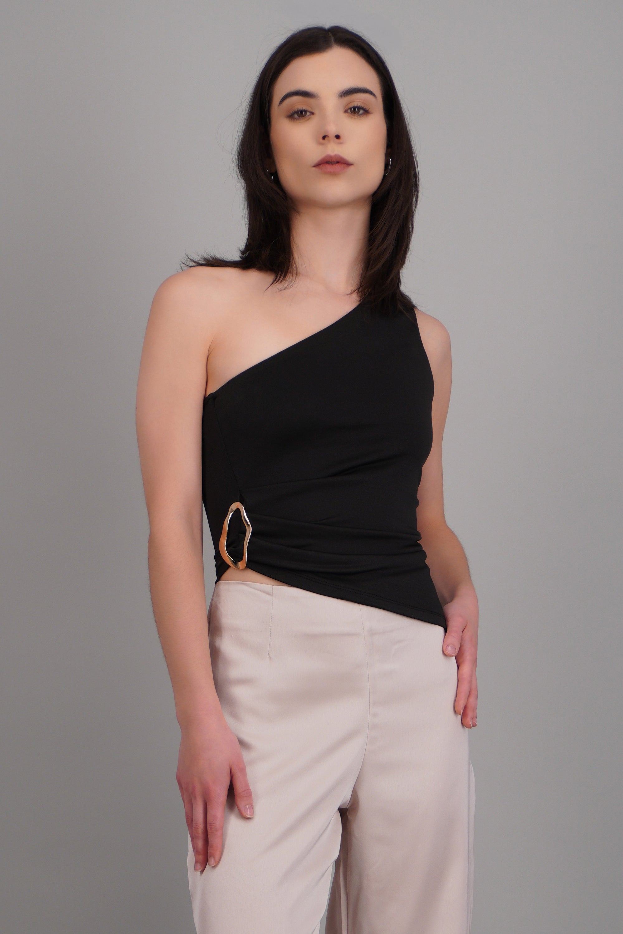 Top one shoulder liso NEGRO