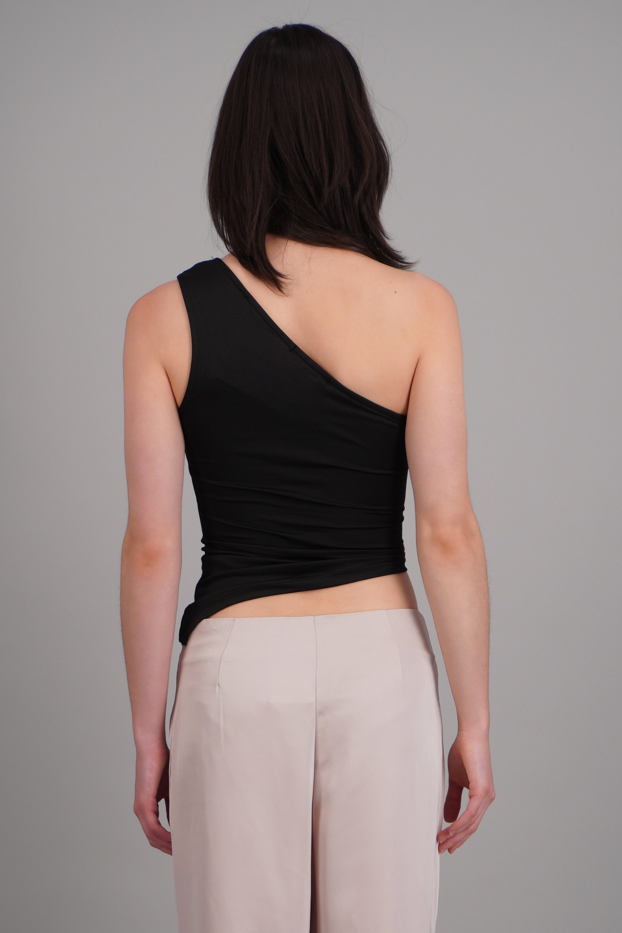Top one shoulder liso NEGRO