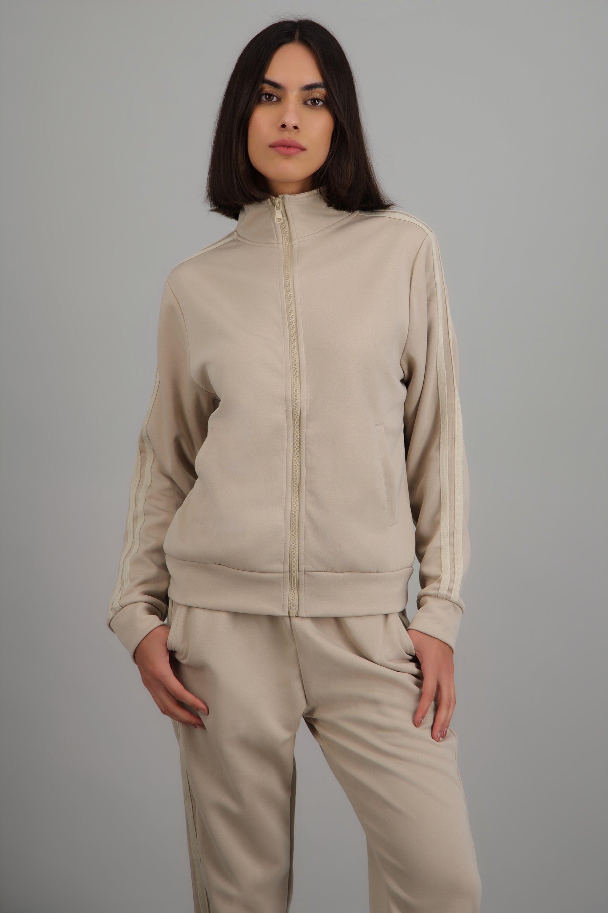 Chamarra active lineas en costados BEIGE