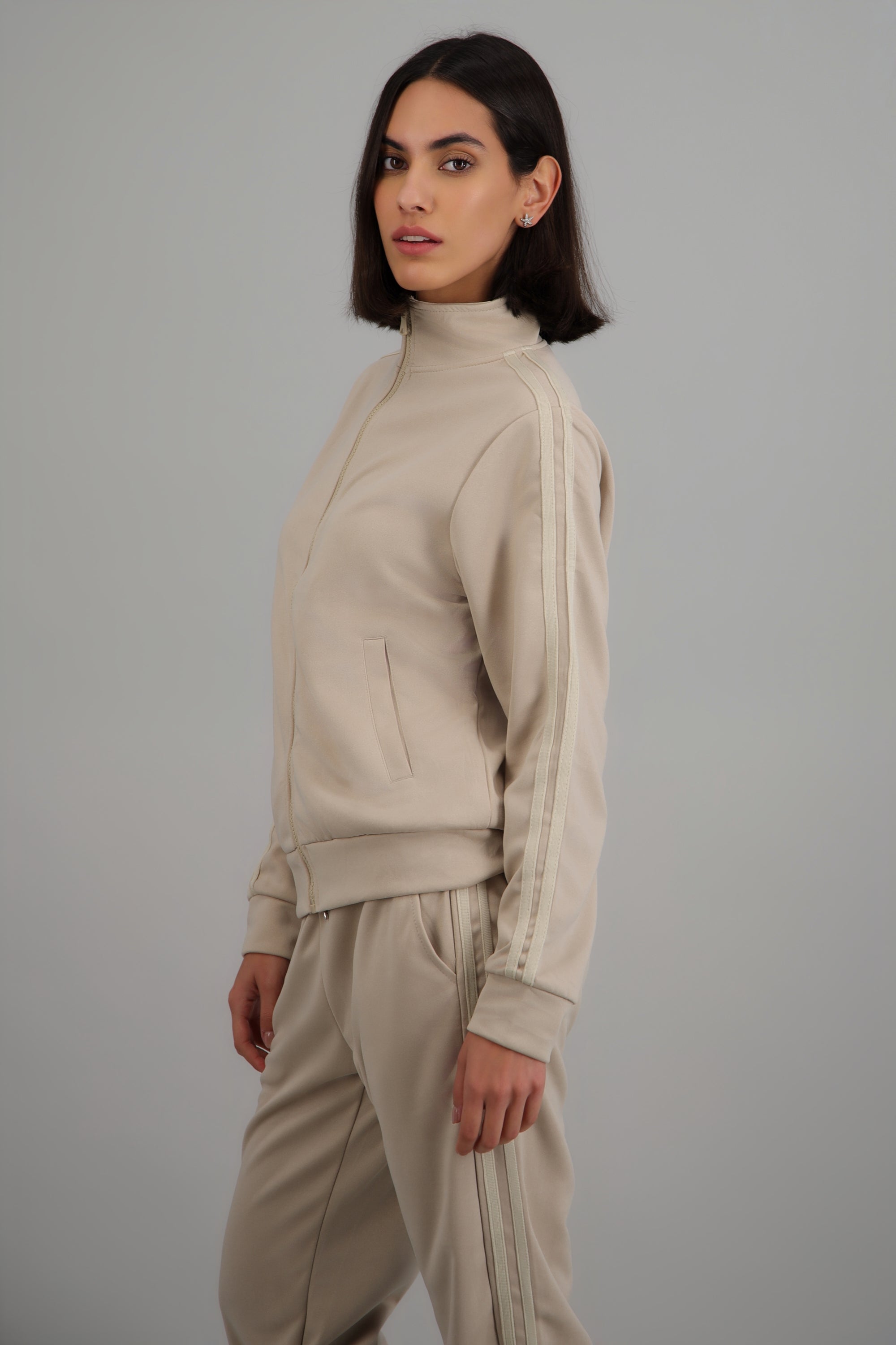 Chamarra active lineas en costados BEIGE