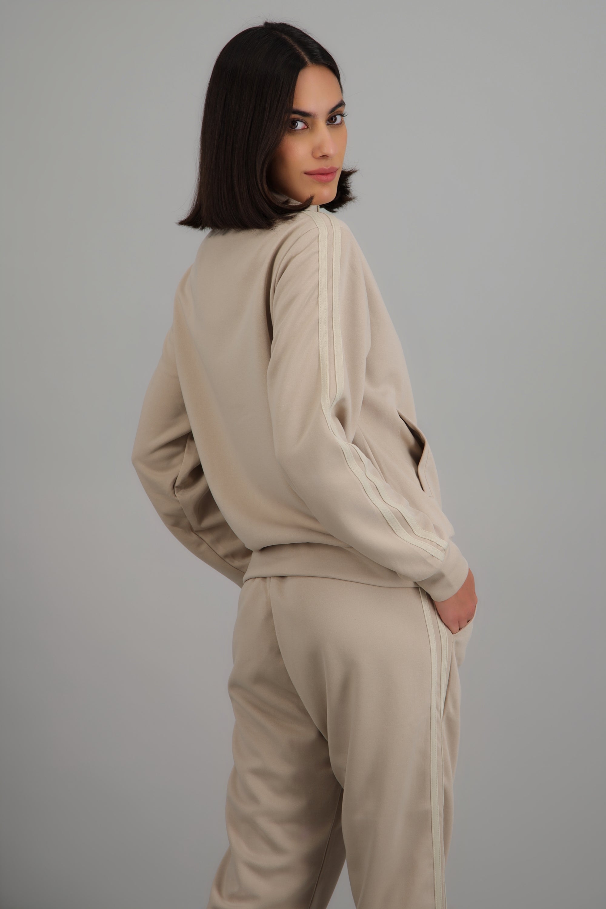Chamarra active lineas en costados BEIGE
