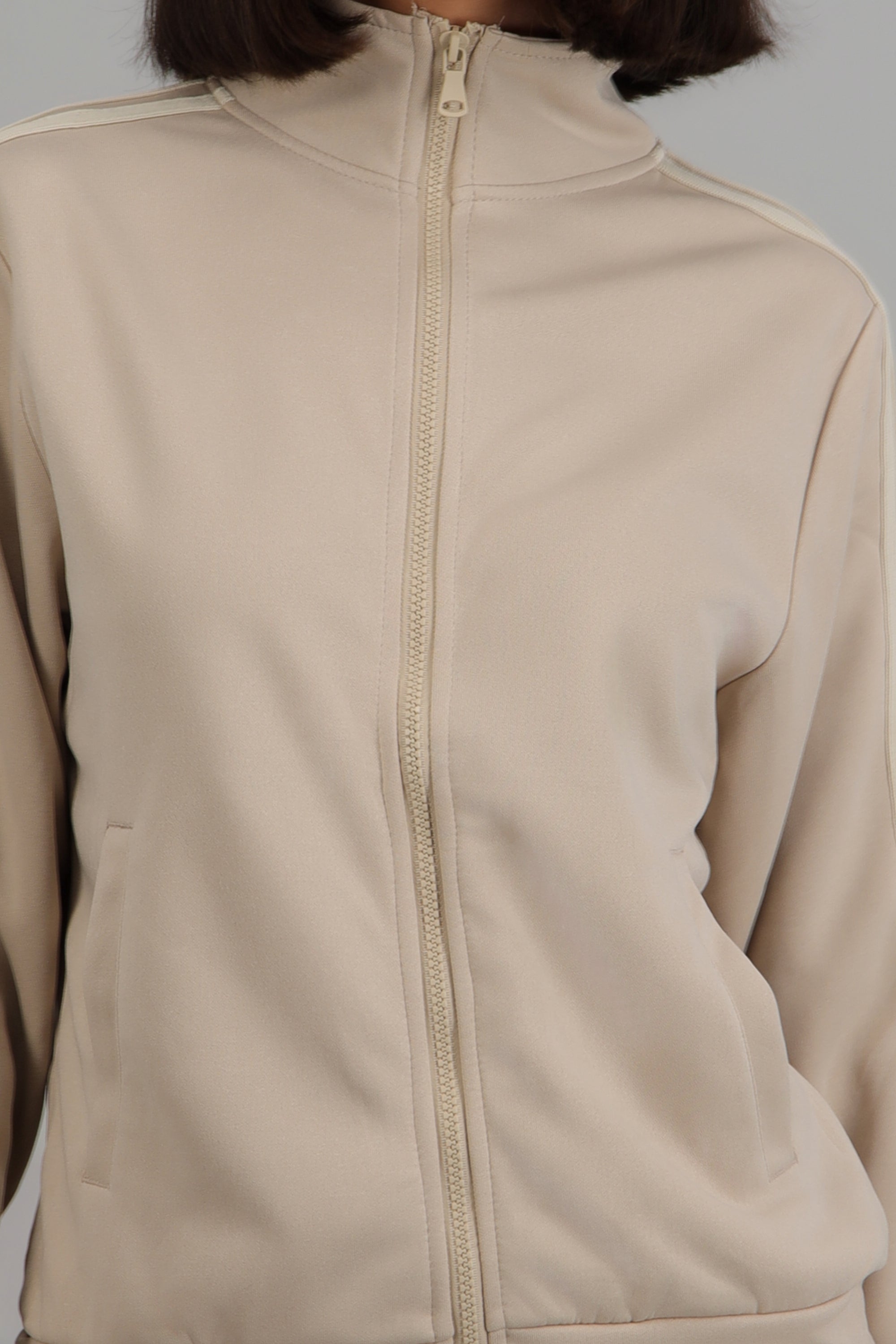 Chamarra active lineas en costados BEIGE