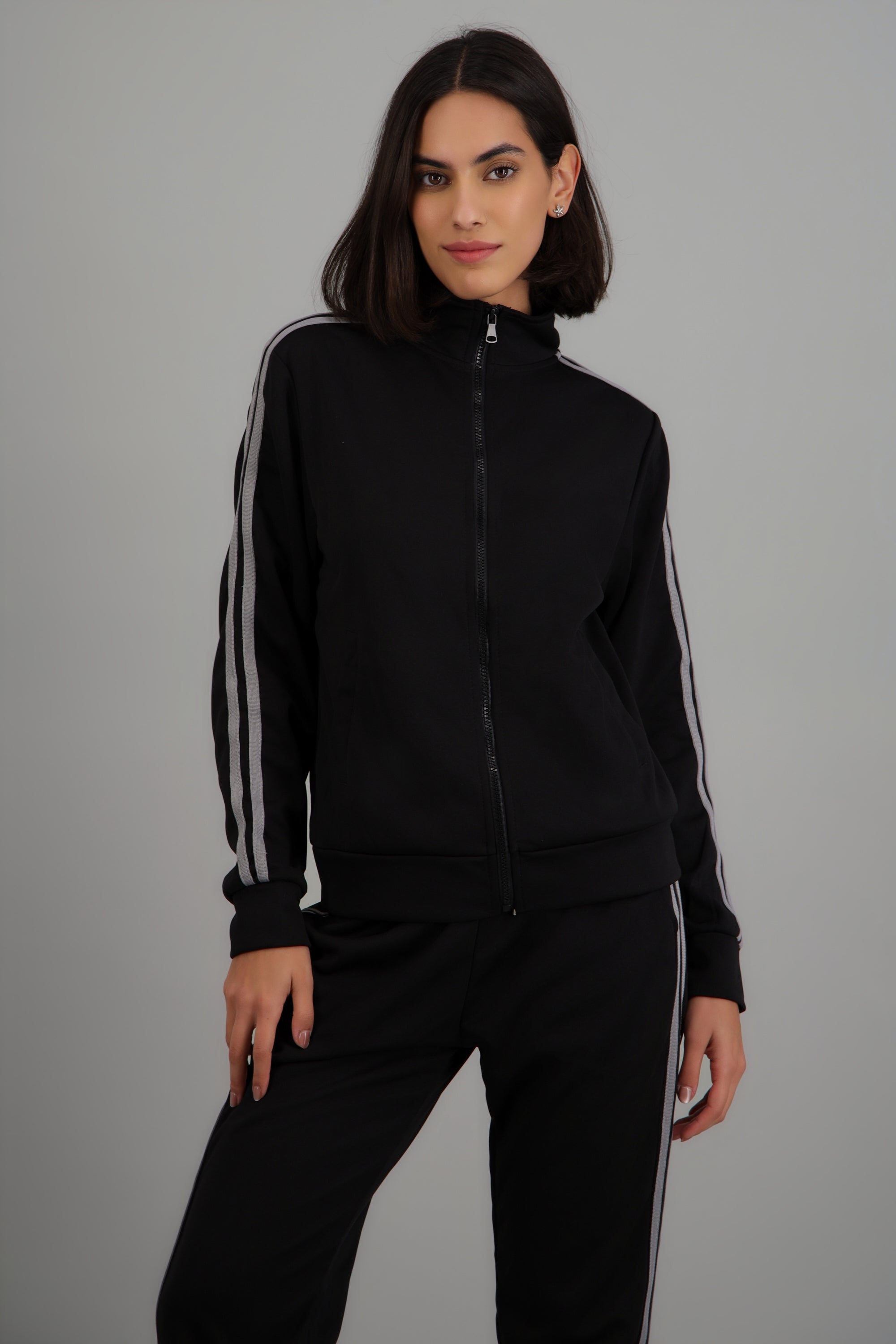 Chamarra active lineas en costados NEGRO