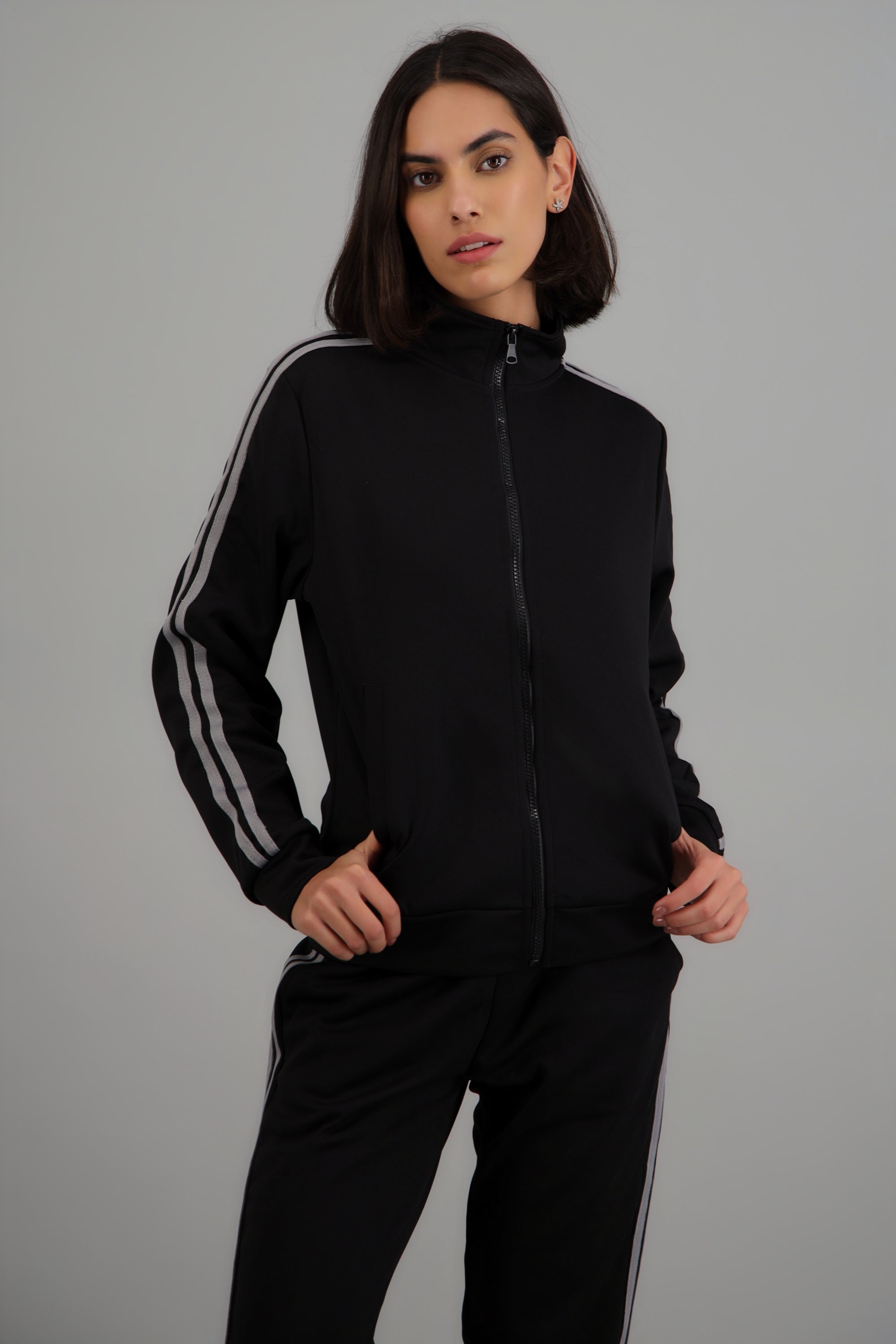 Chamarra active lineas en costados NEGRO