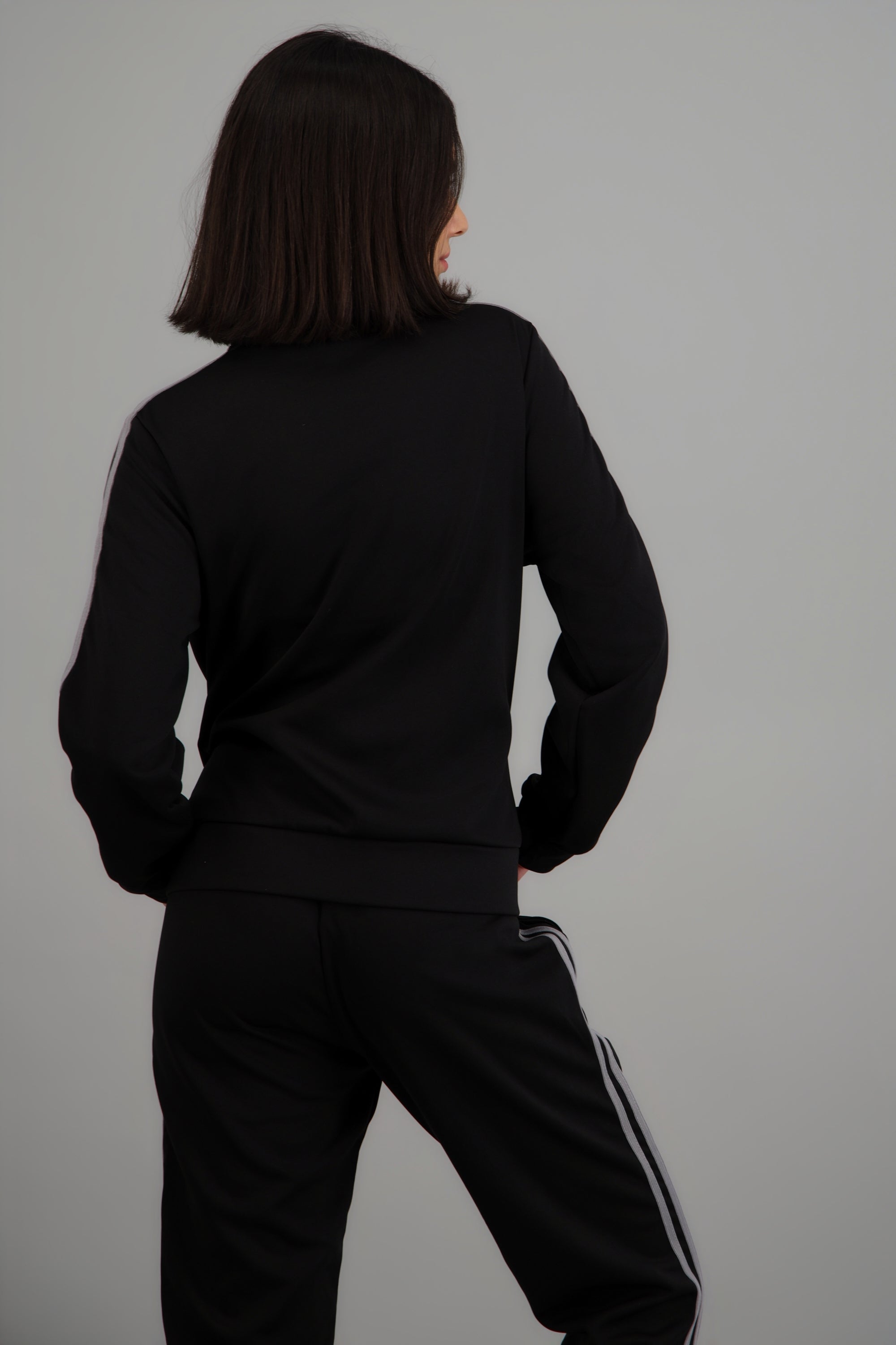 Chamarra active lineas en costados NEGRO