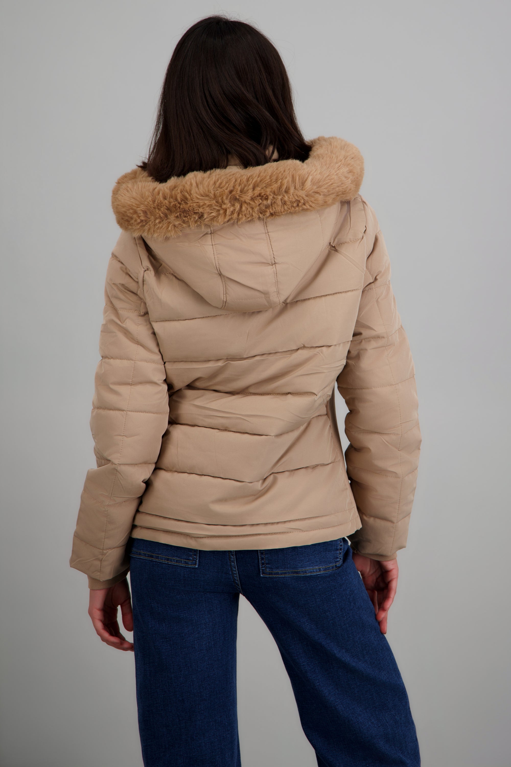 chamarra puffer corta detalle peluche BEIGE