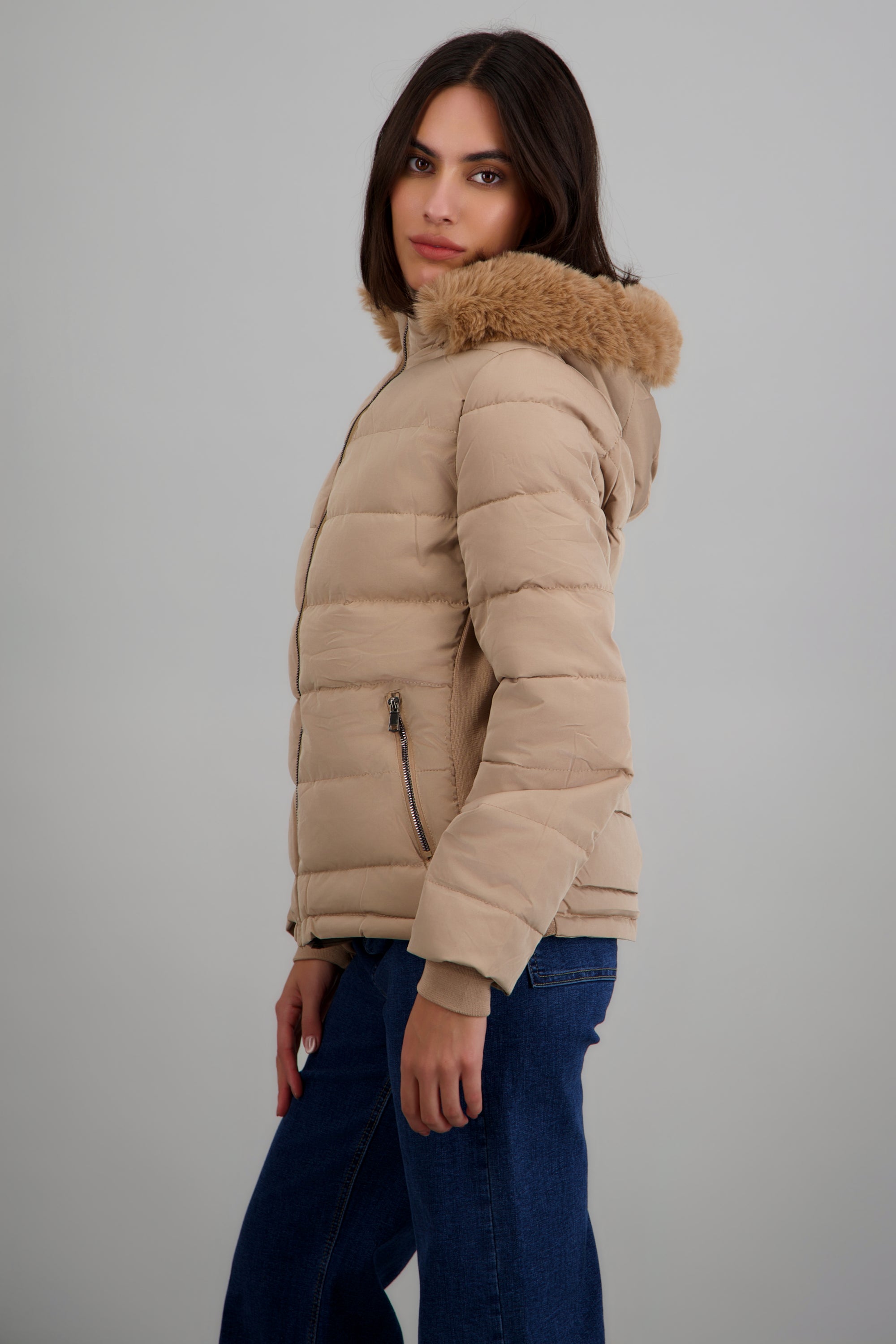 chamarra puffer corta detalle peluche BEIGE