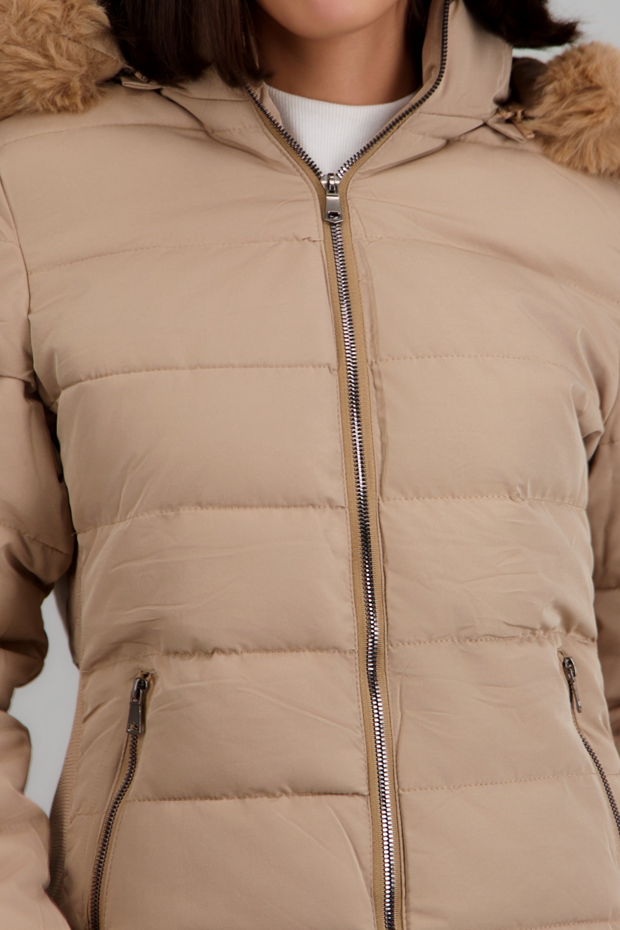 chamarra puffer corta detalle peluche BEIGE