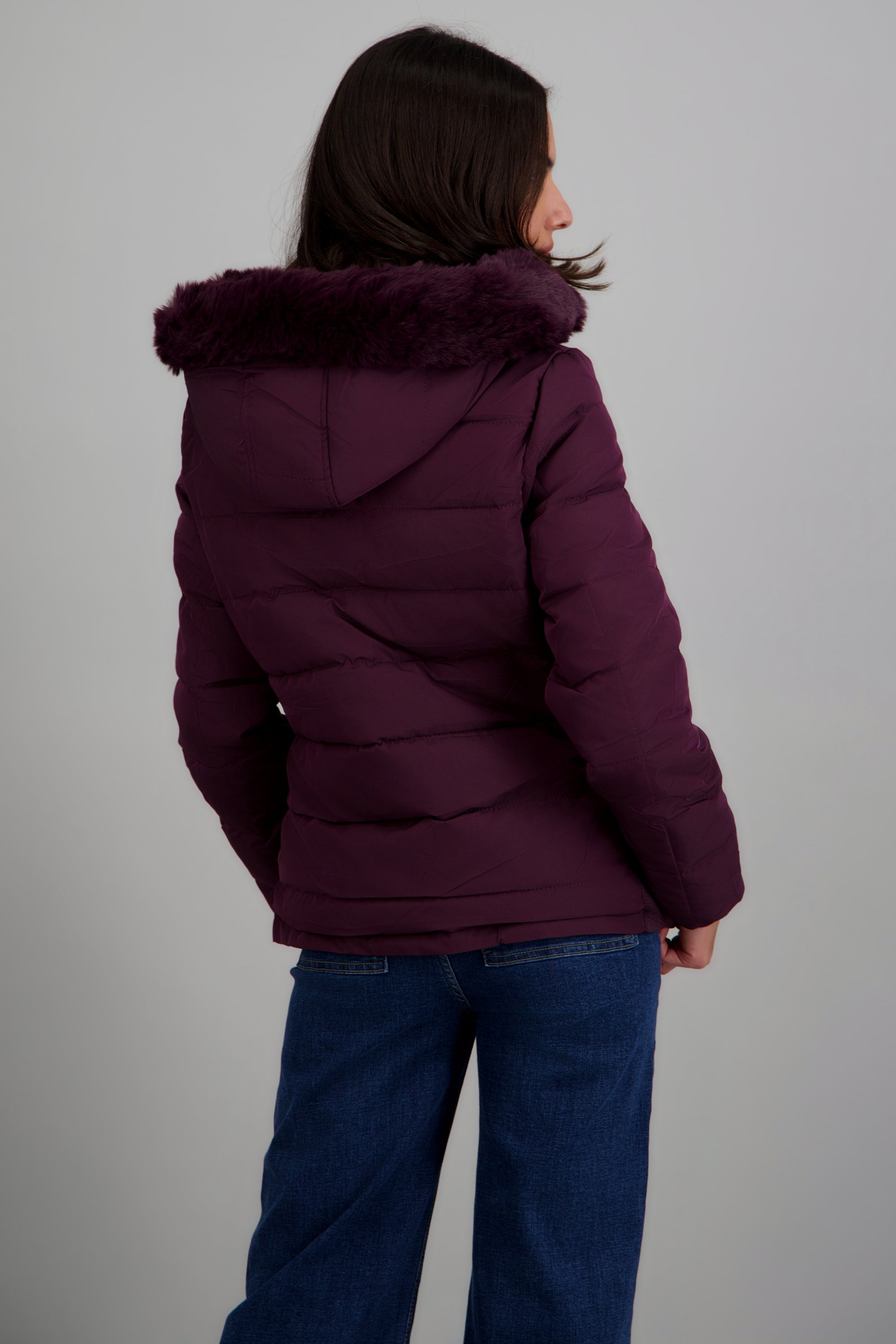 chamarra puffer corta detalle peluche UVA