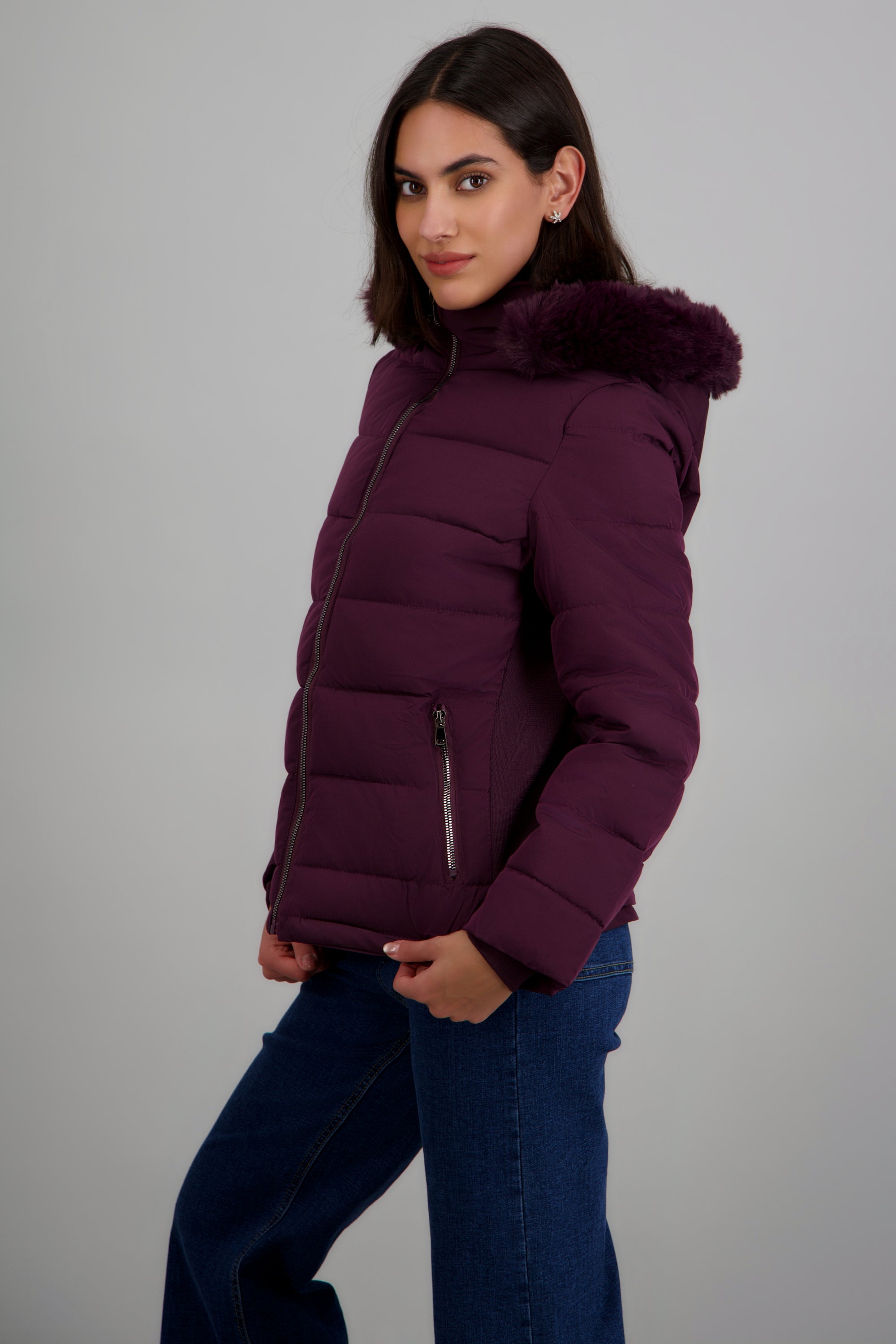 chamarra puffer corta detalle peluche UVA