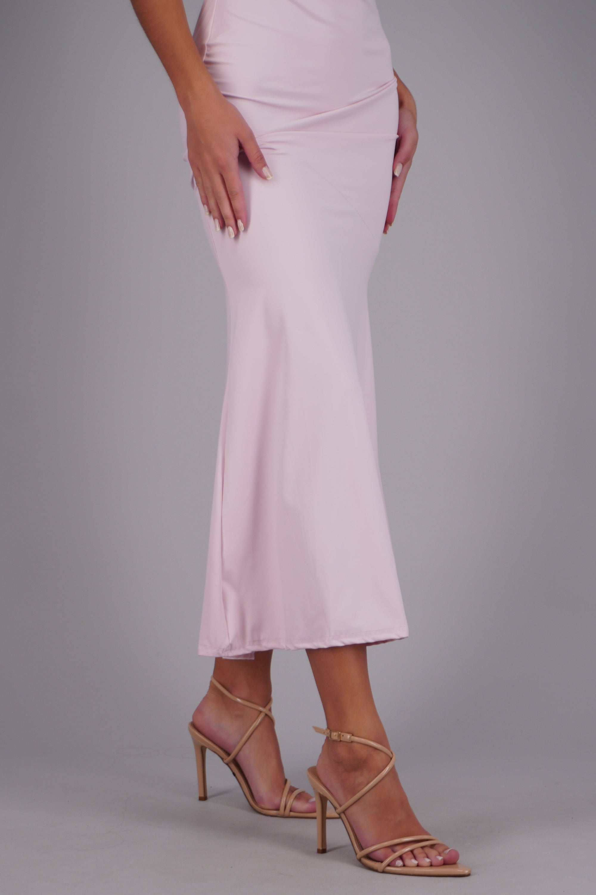 Tacon puntal tiras charol NUDE