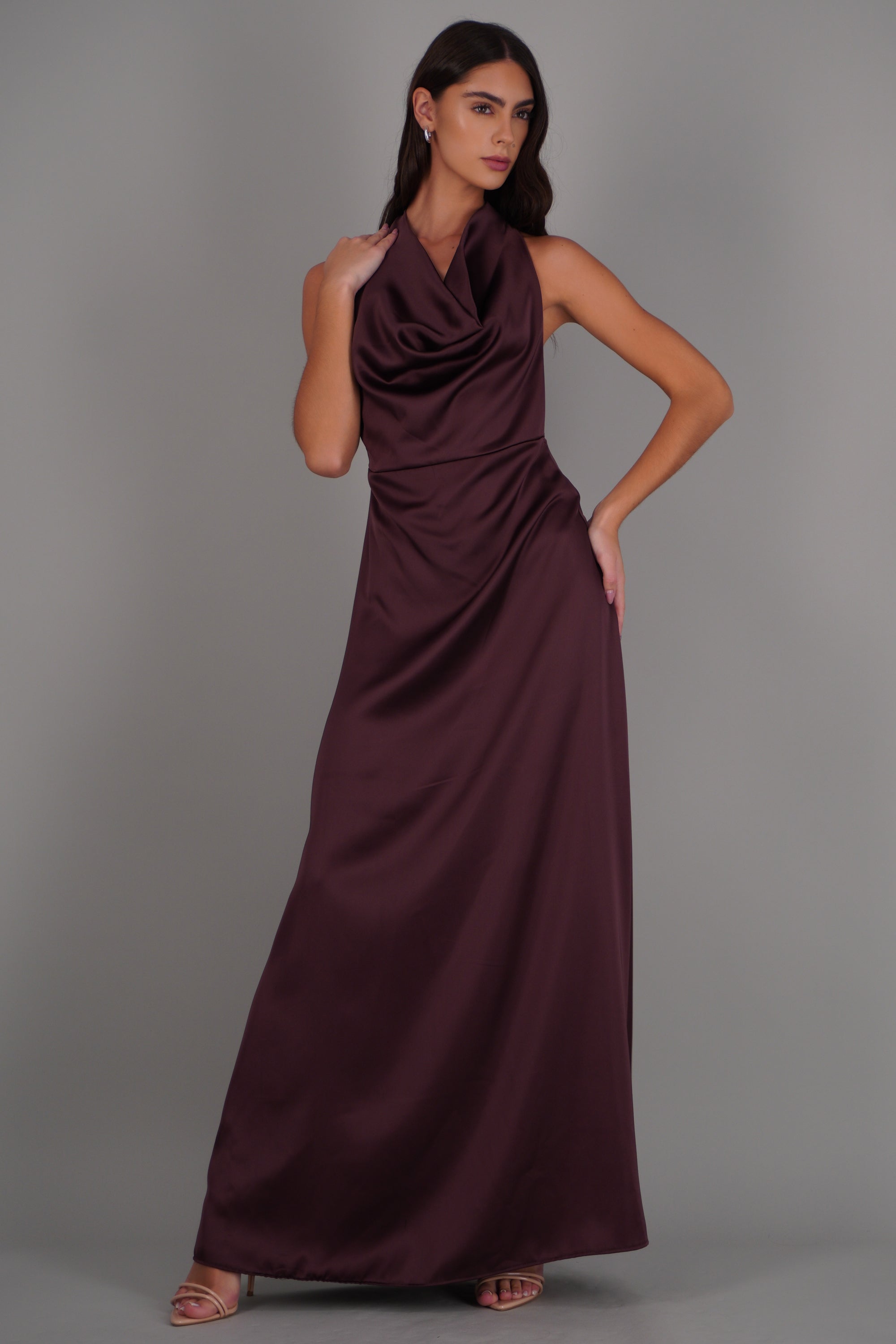Vestido maxi escote cascada satinado UVA