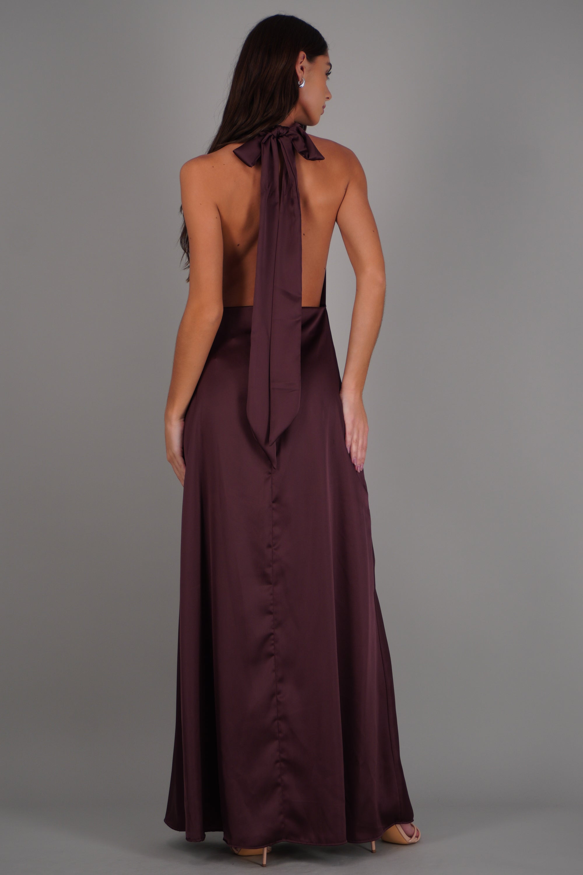 Vestido maxi escote cascada satinado UVA