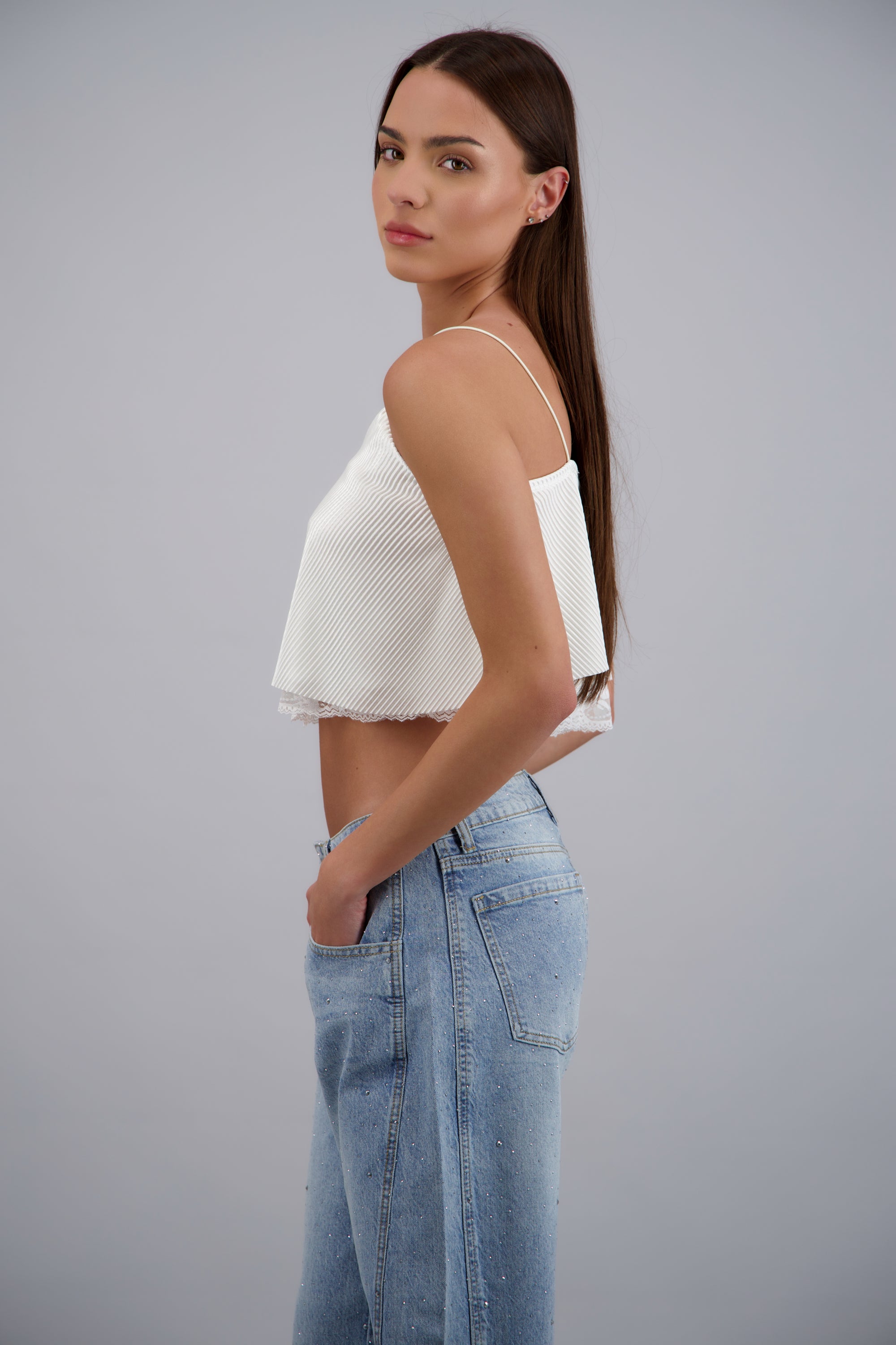 Top sin mangas con olan detalle encaje BLANCO