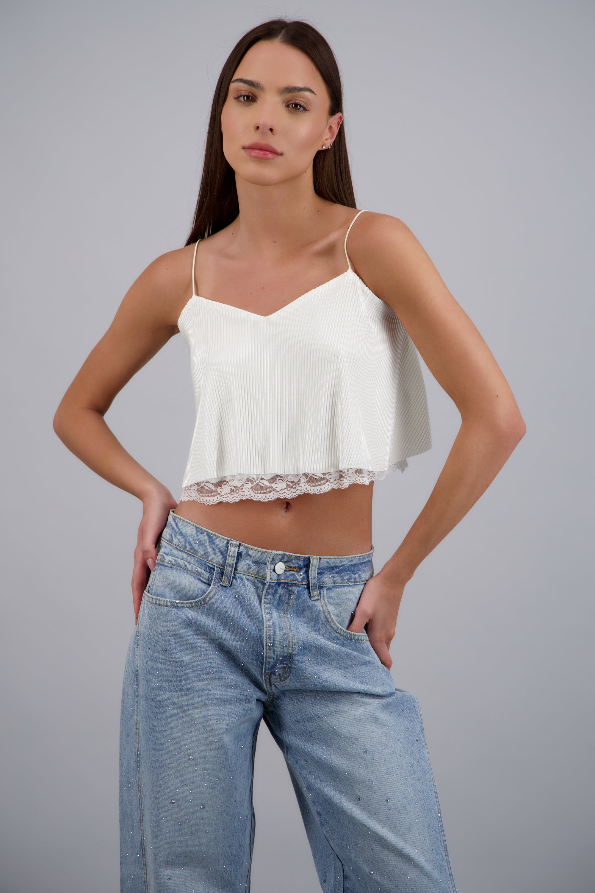 Top sin mangas con olan detalle encaje BLANCO