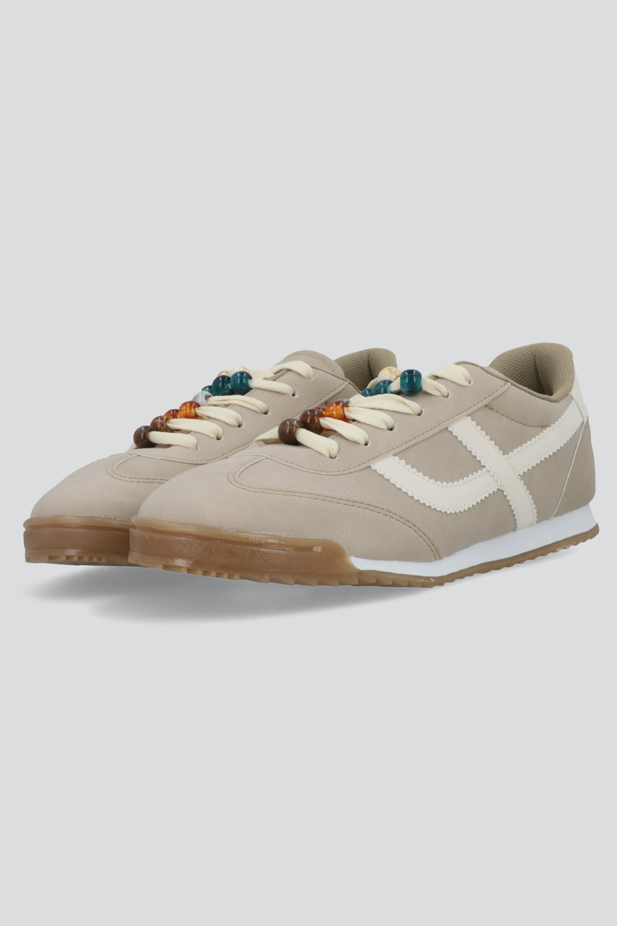 Tenis gamucina charms gemas TAUPE