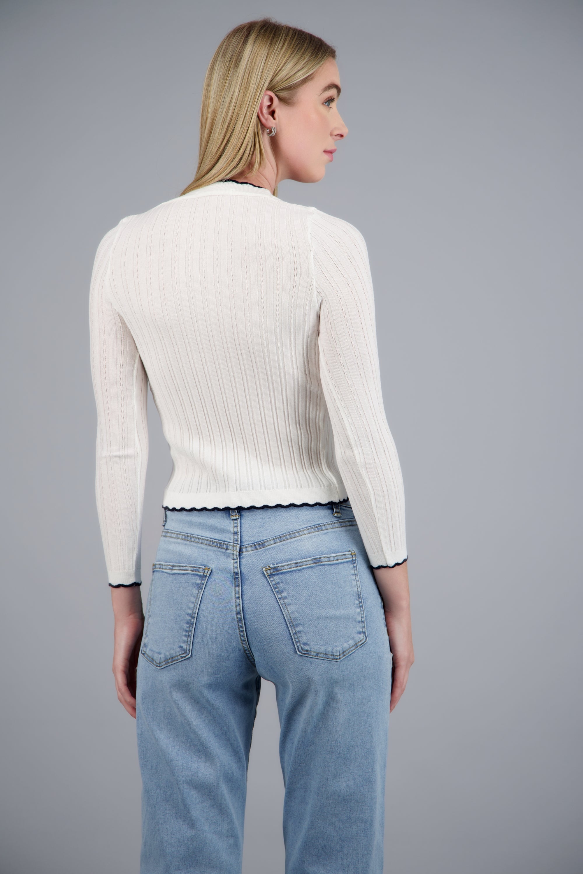 Cardigan detalle ondas contraste HUESO