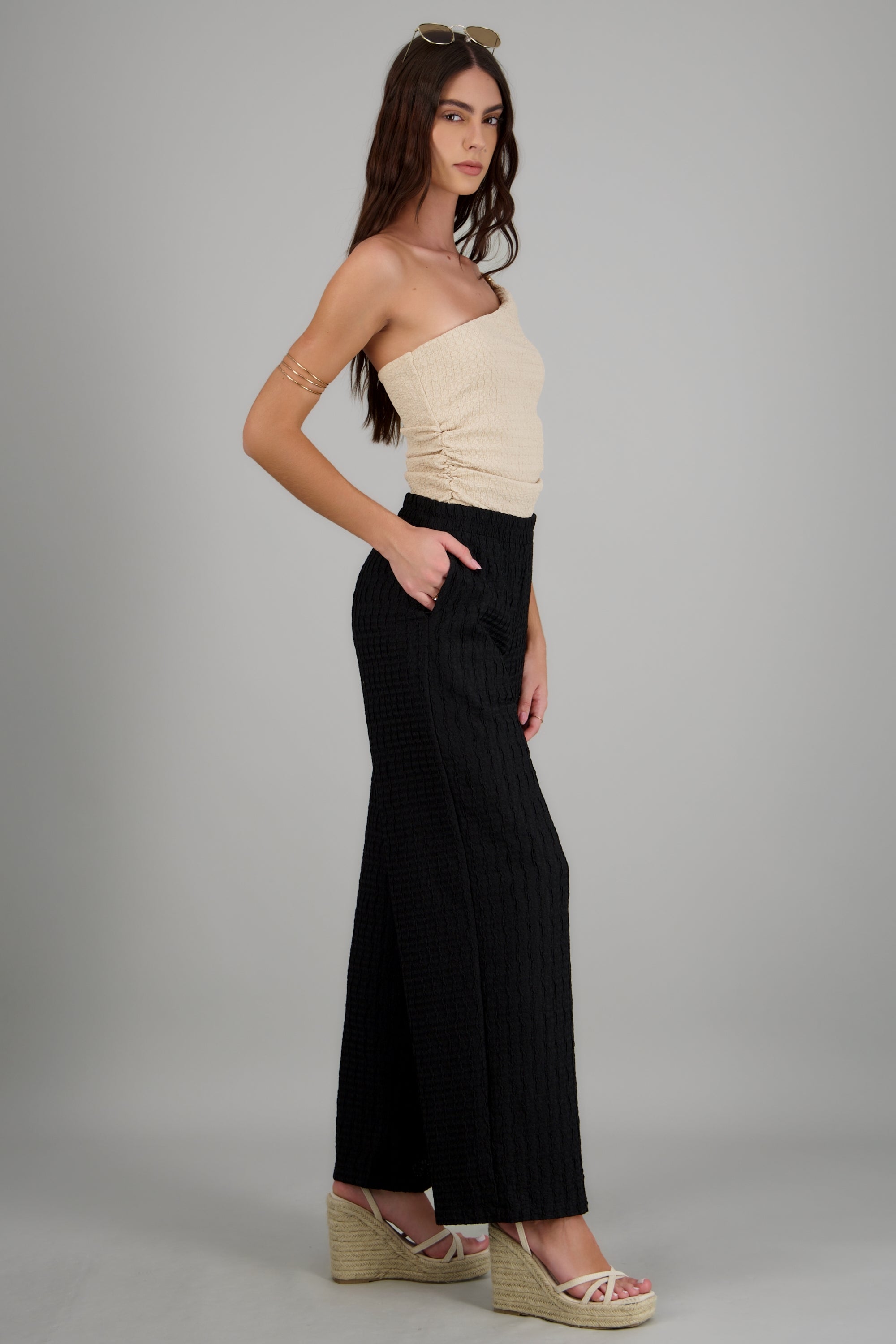 Pantalon amplio con elastico en pretina NEGRO