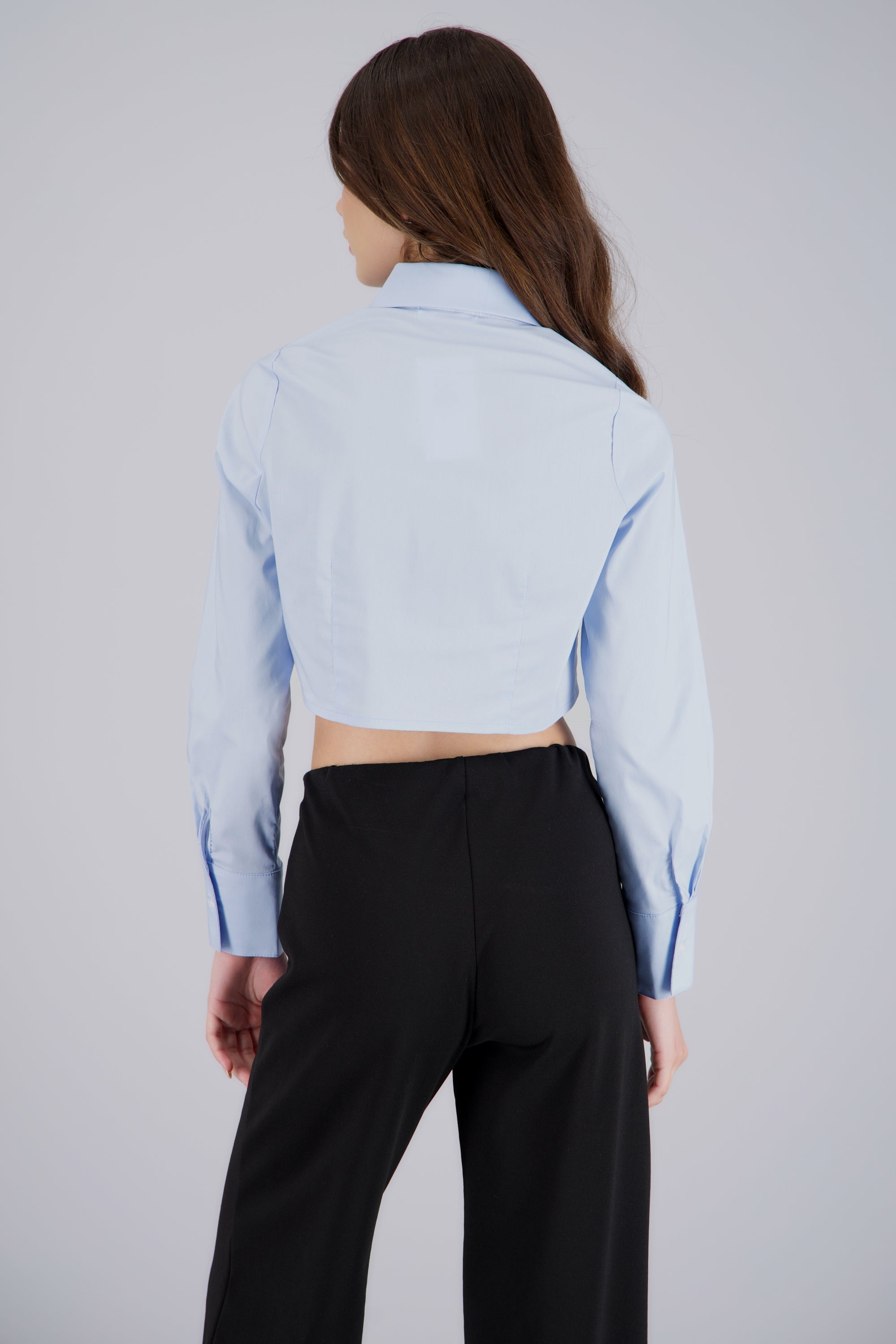Camisa crop manga larga lisa AZUL PASTEL