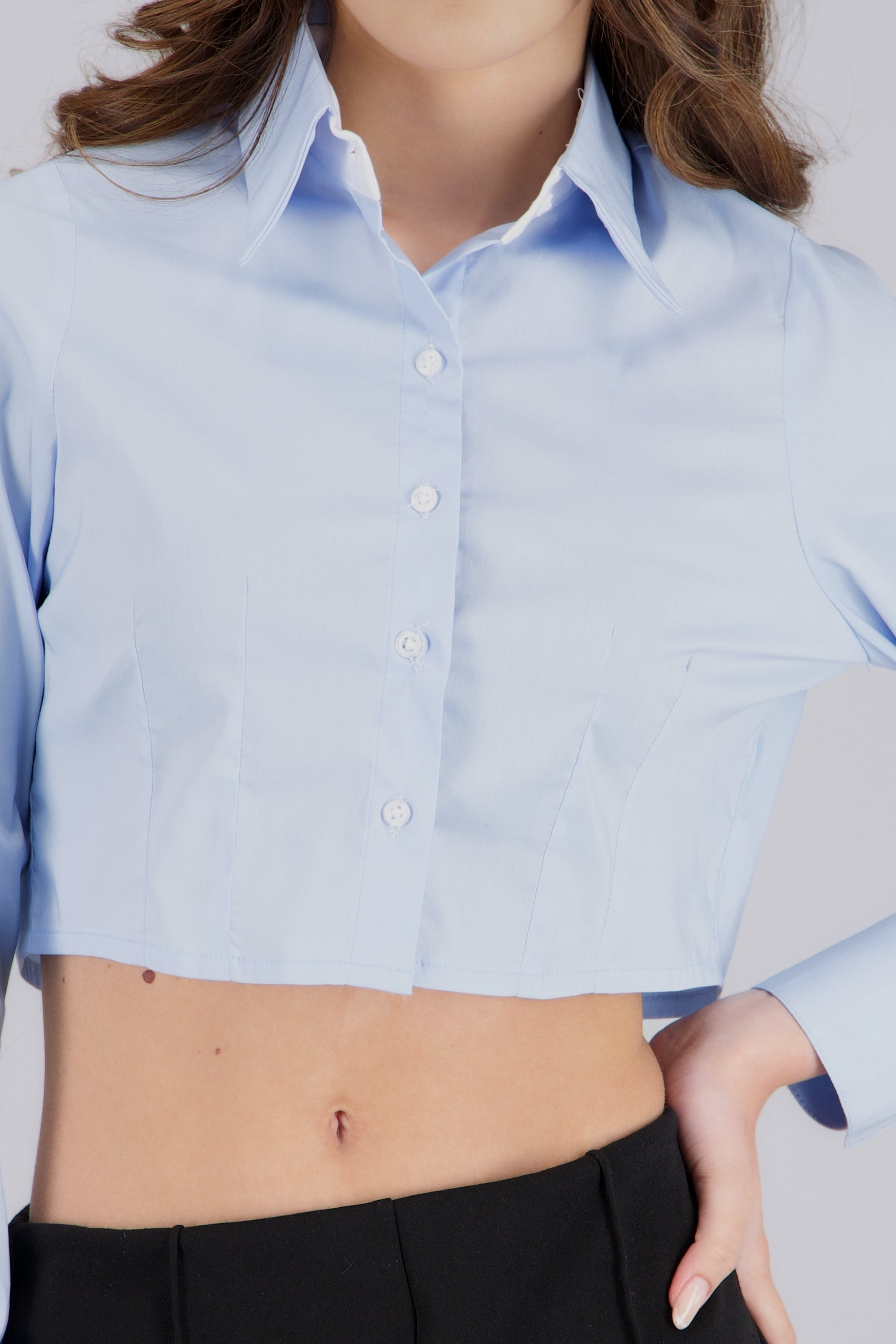 Camisa crop manga larga lisa AZUL PASTEL