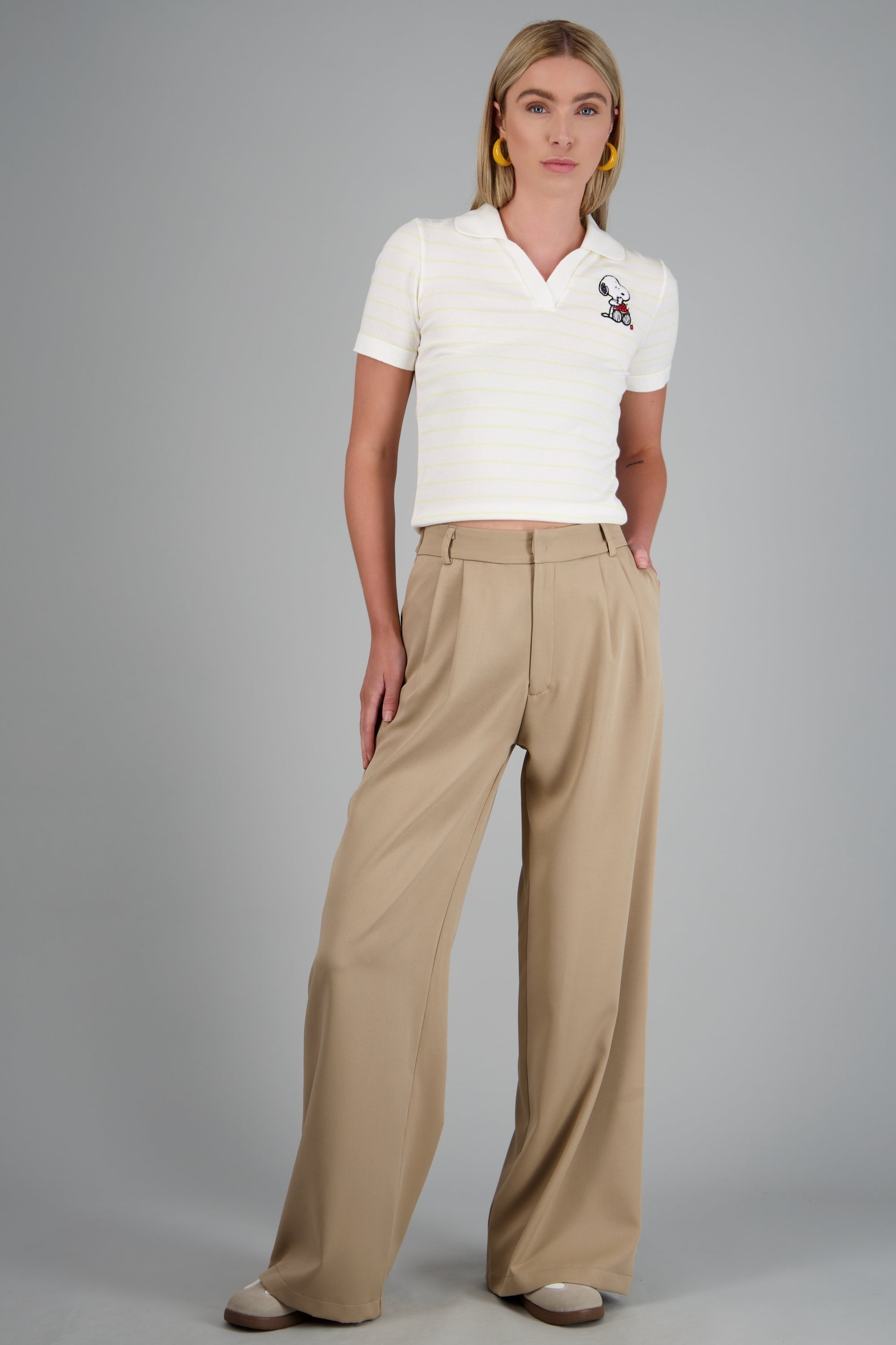 Pantalon liso detalle pinzas TAUPE