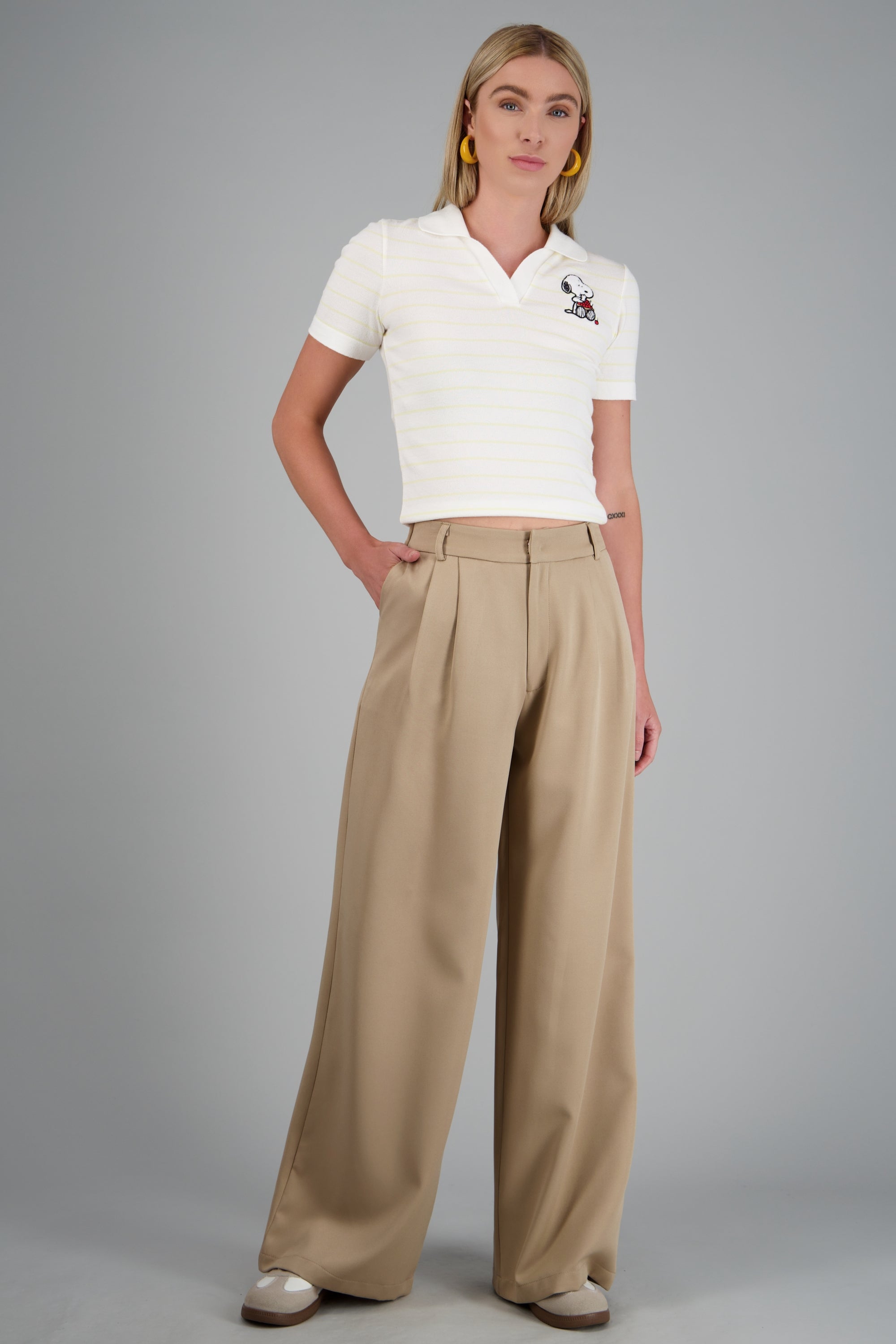 Pantalon liso detalle pinzas TAUPE
