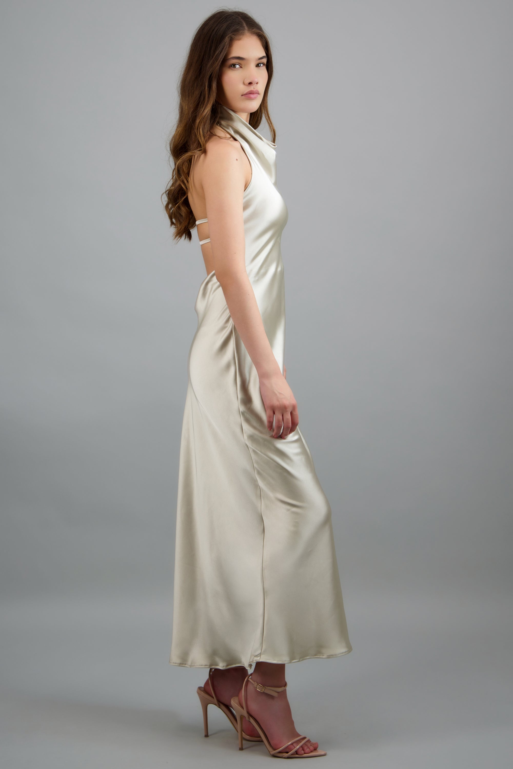 Vestido midi cuello alto espalda descubierta HUESO