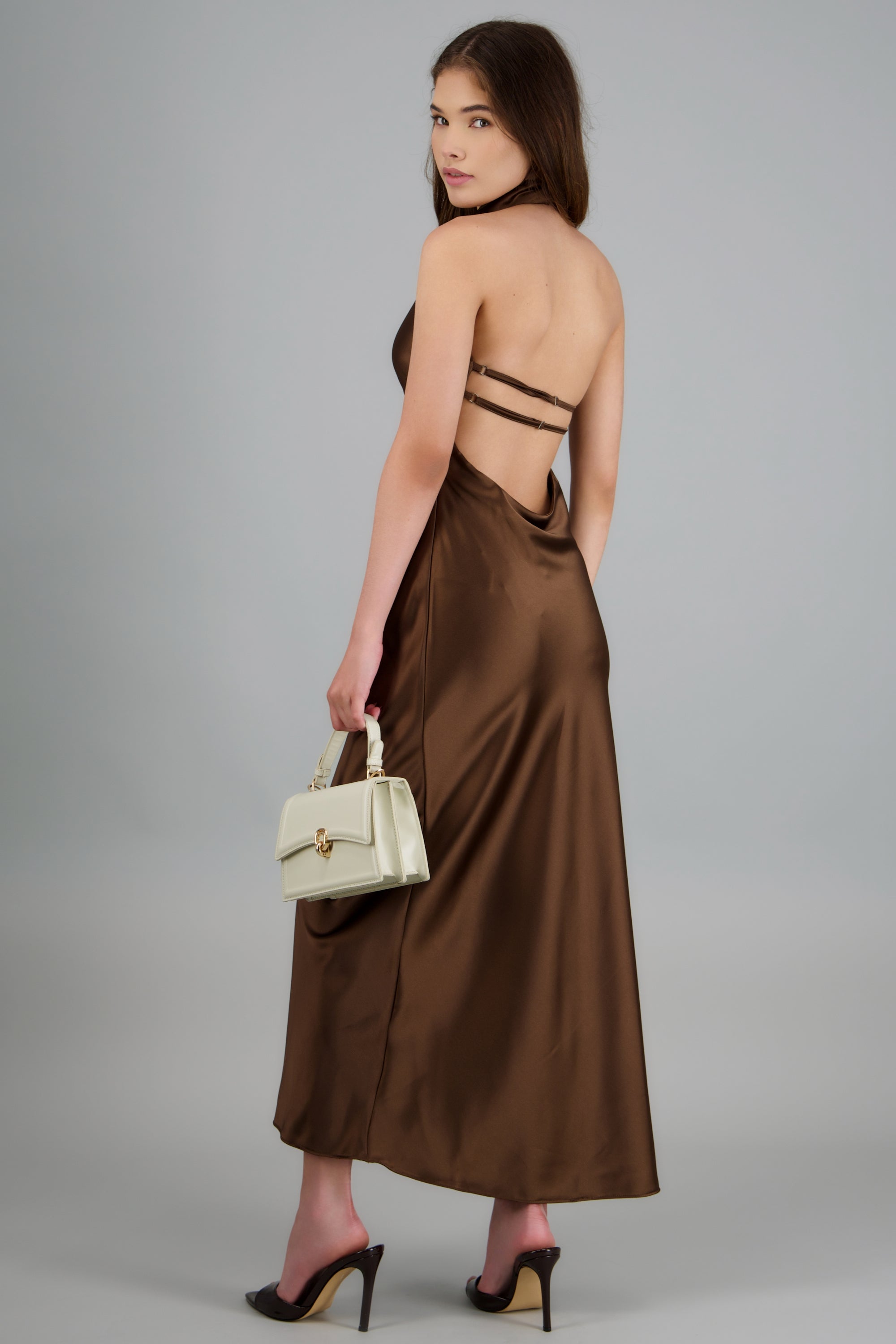 Vestido midi cuello alto espalda descubierta CHOCOLATE