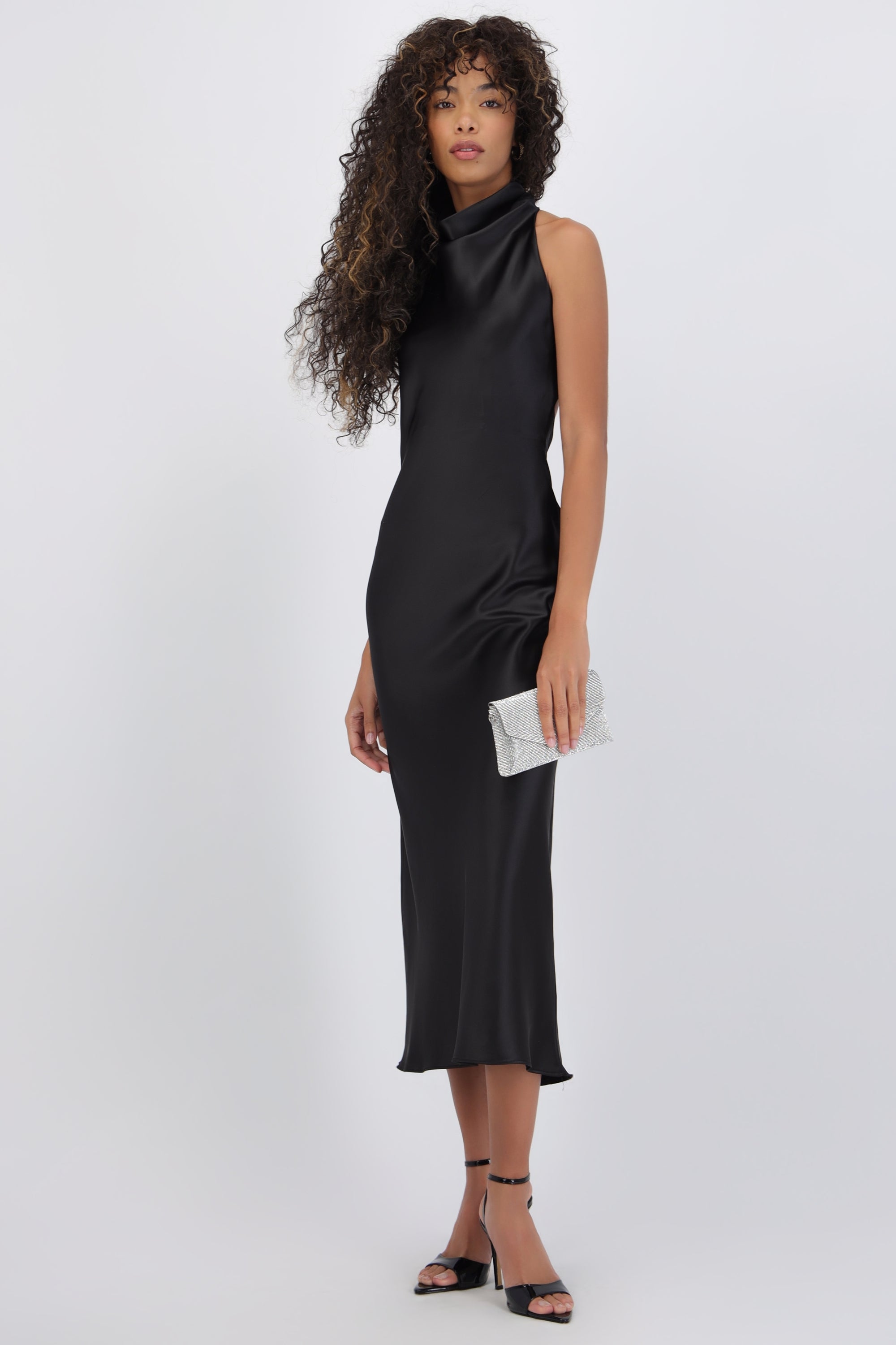 Vestido midi cuello alto espalda descubierta