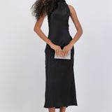Vestido midi cuello alto espalda descubierta