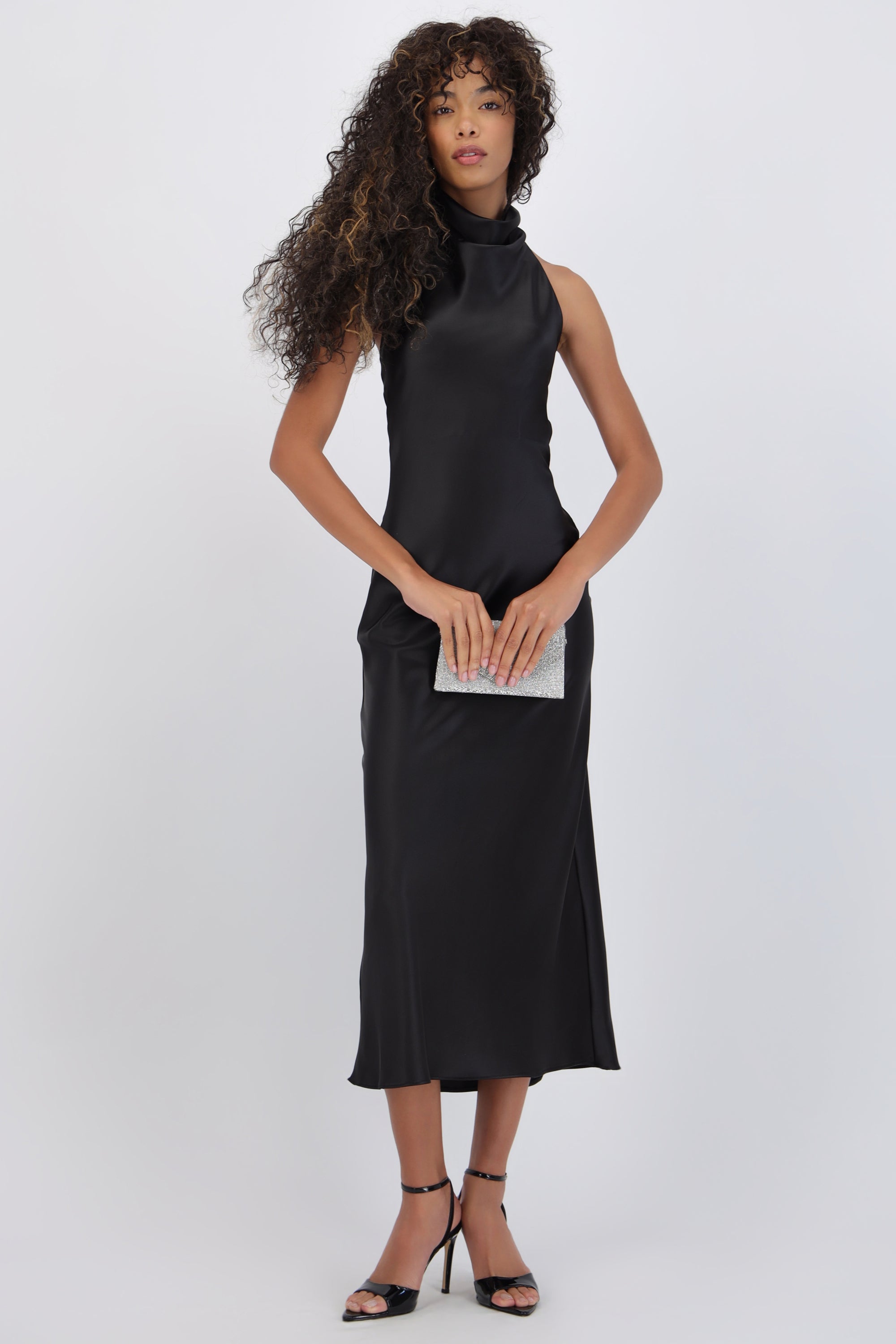 Vestido midi cuello alto espalda descubierta