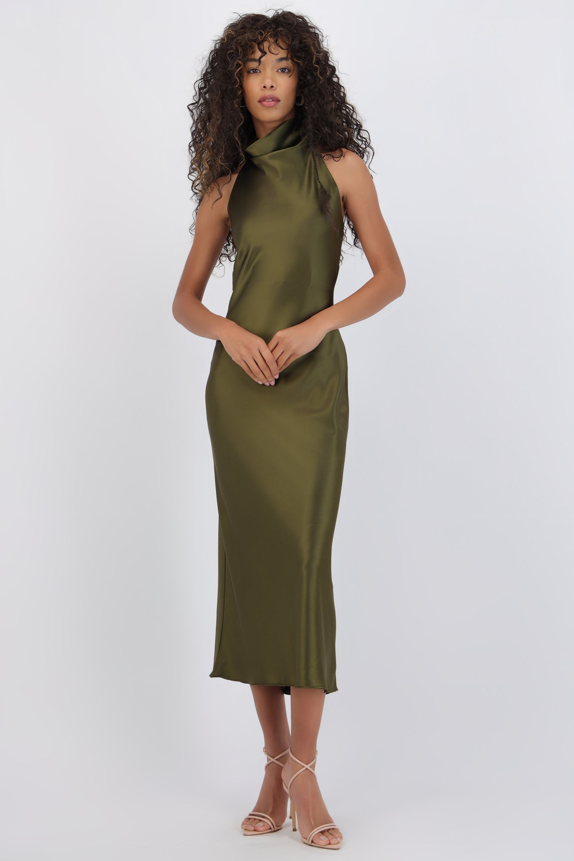 Vestido midi cuello alto espalda descubierta