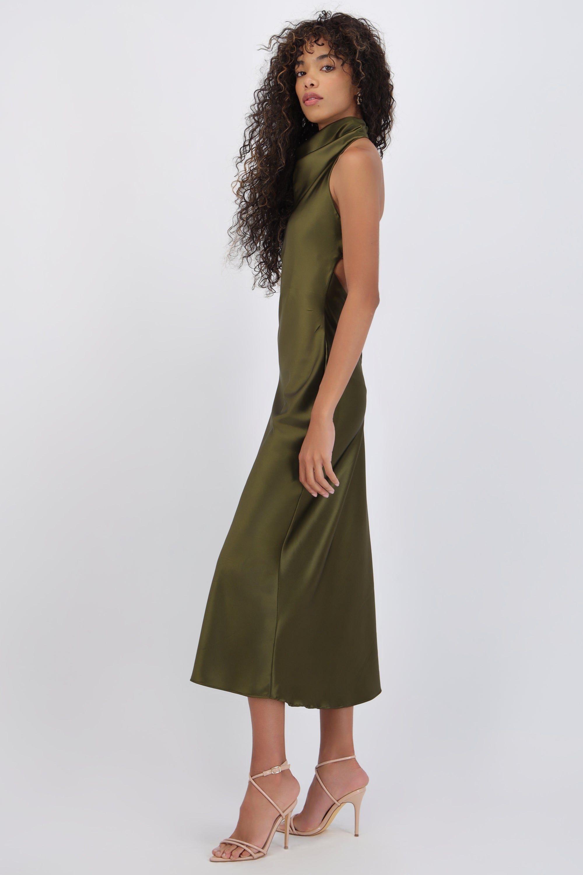 Vestido midi cuello alto espalda descubierta