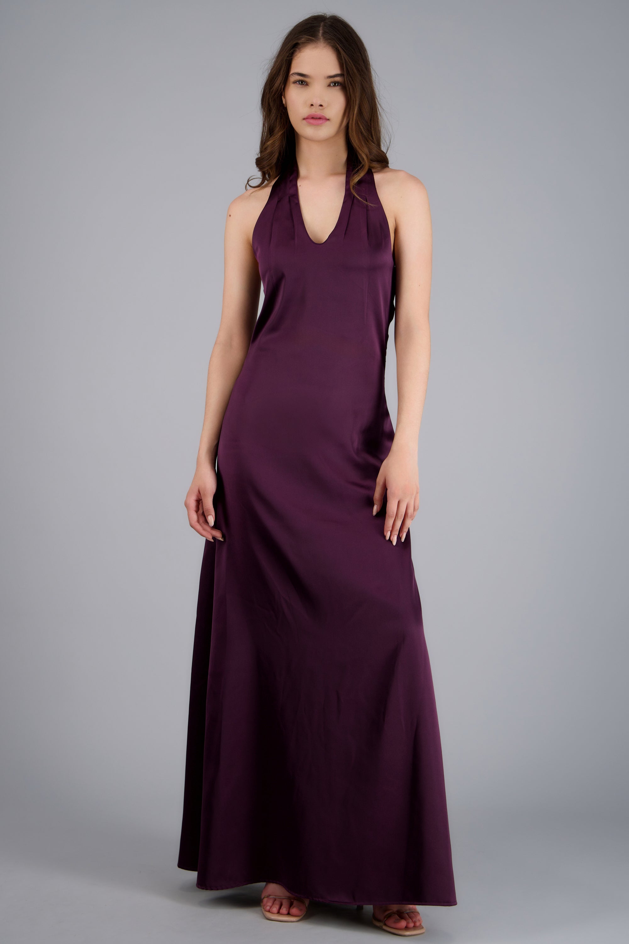 Vestido satin maxi escote halter UVA
