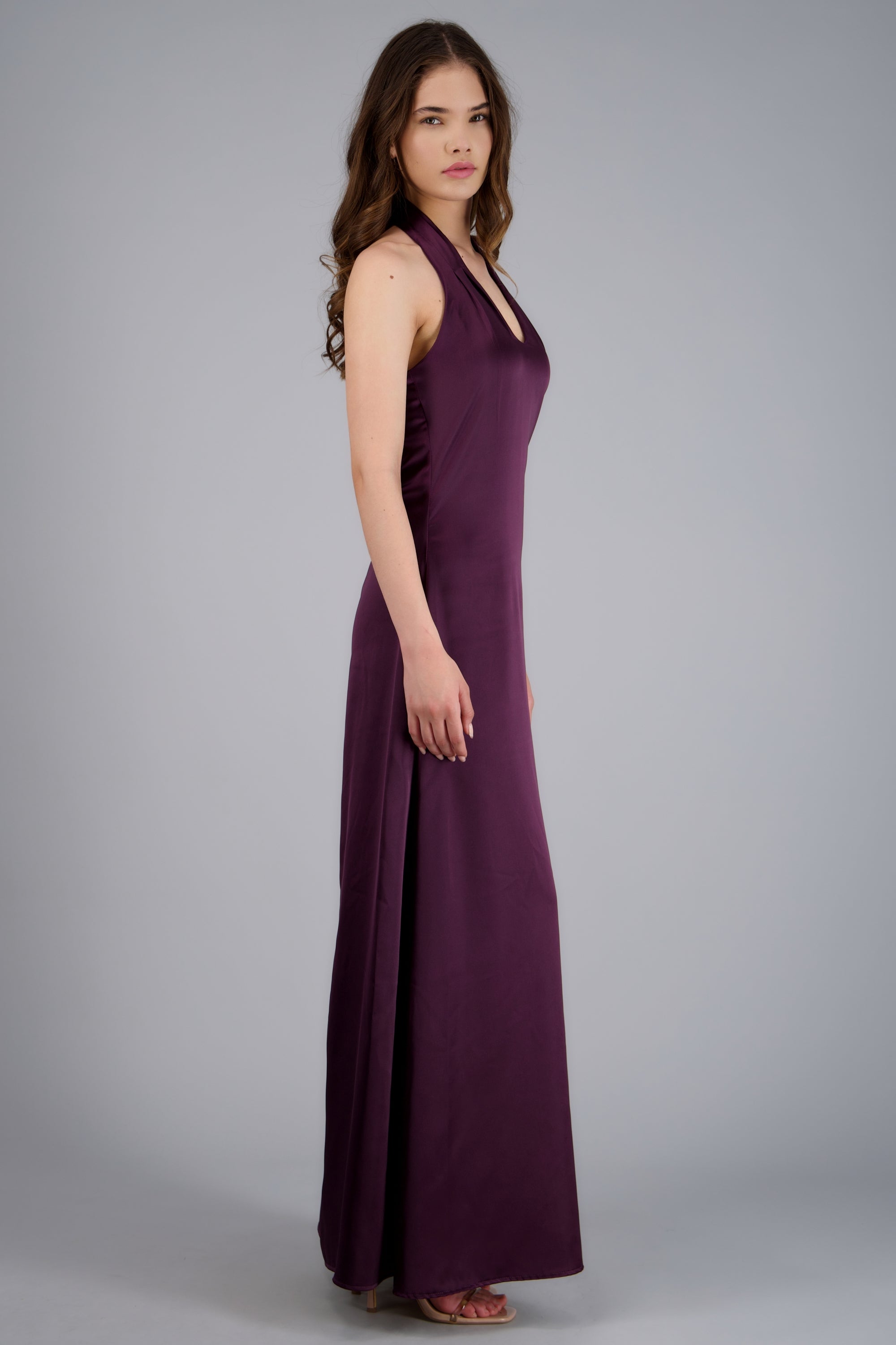 Vestido satin maxi escote halter UVA