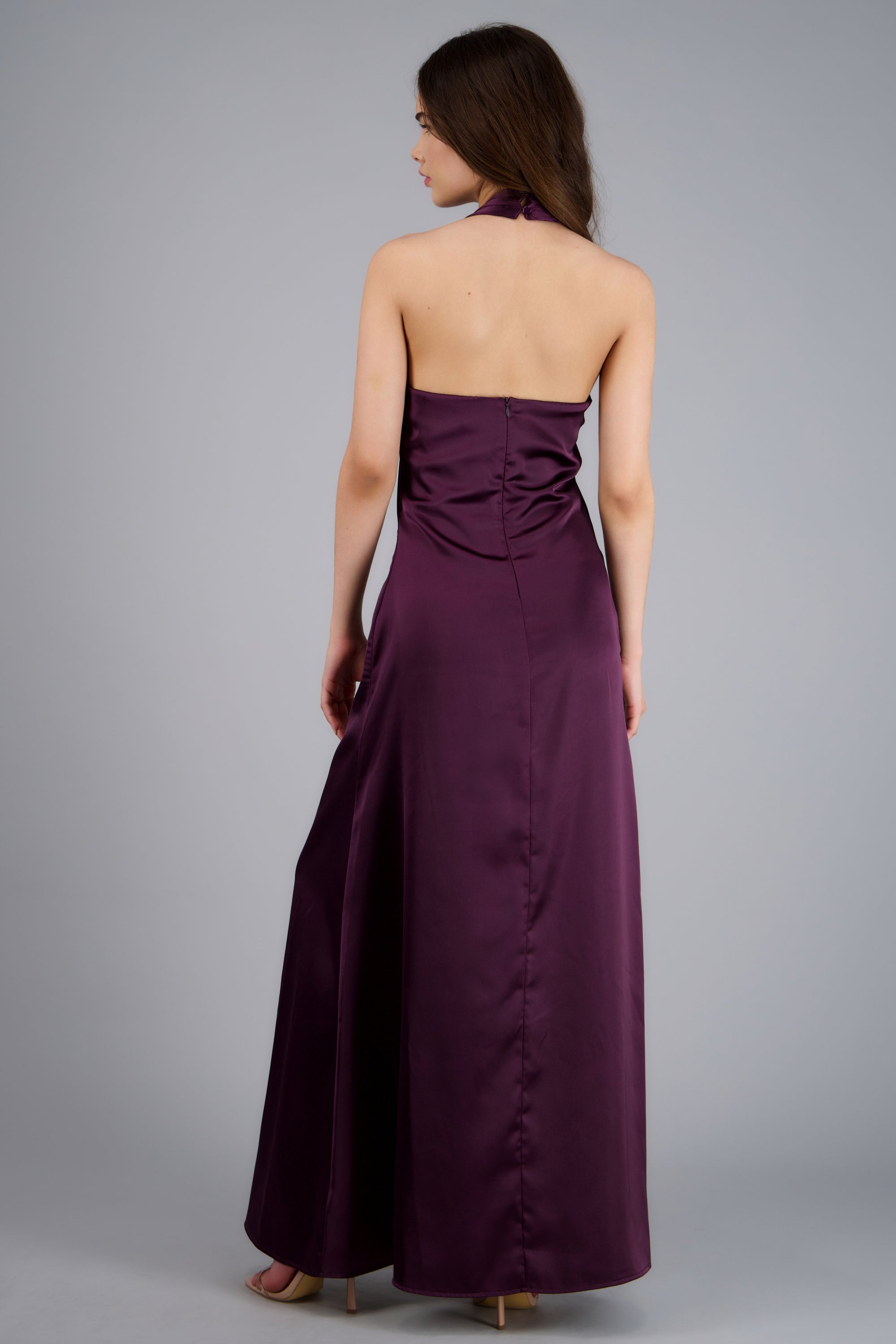 Vestido satin maxi escote halter UVA