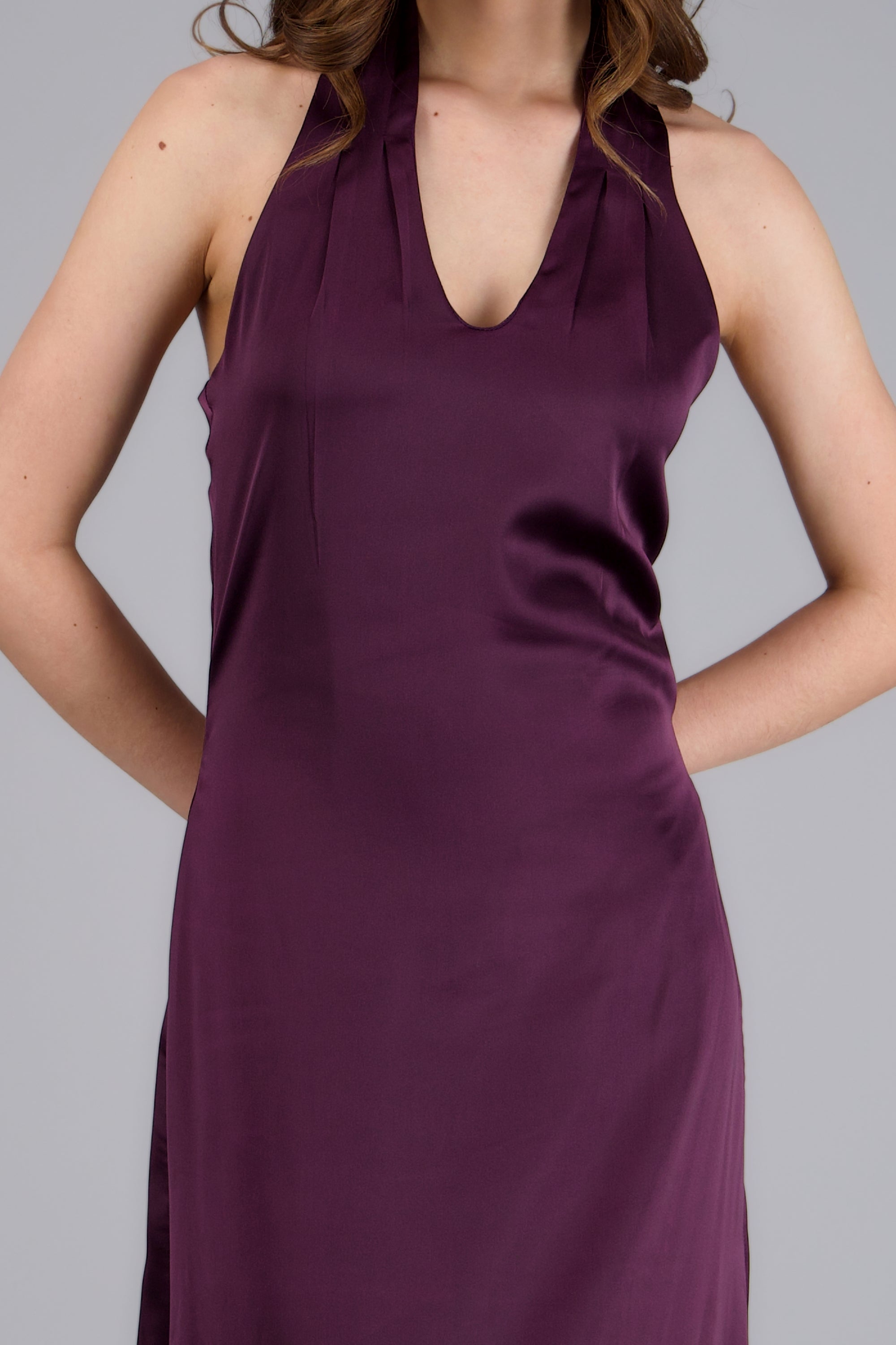Vestido satin maxi escote halter UVA