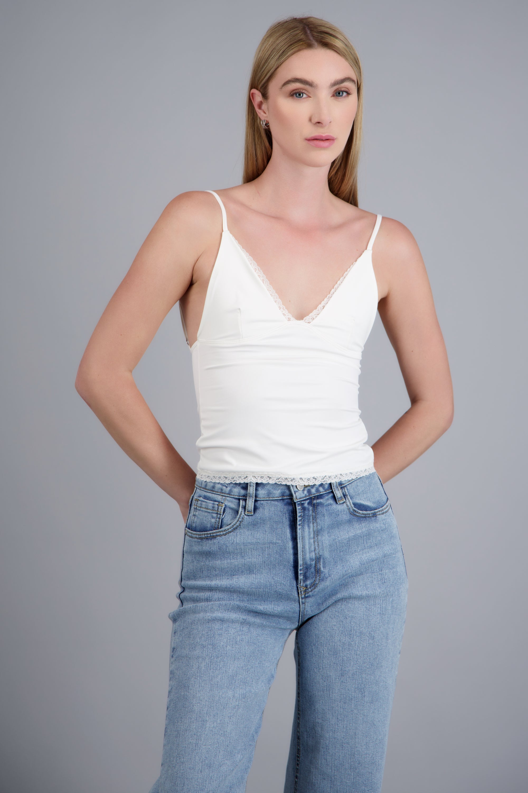 Top escote V detalle encaje BLANCO