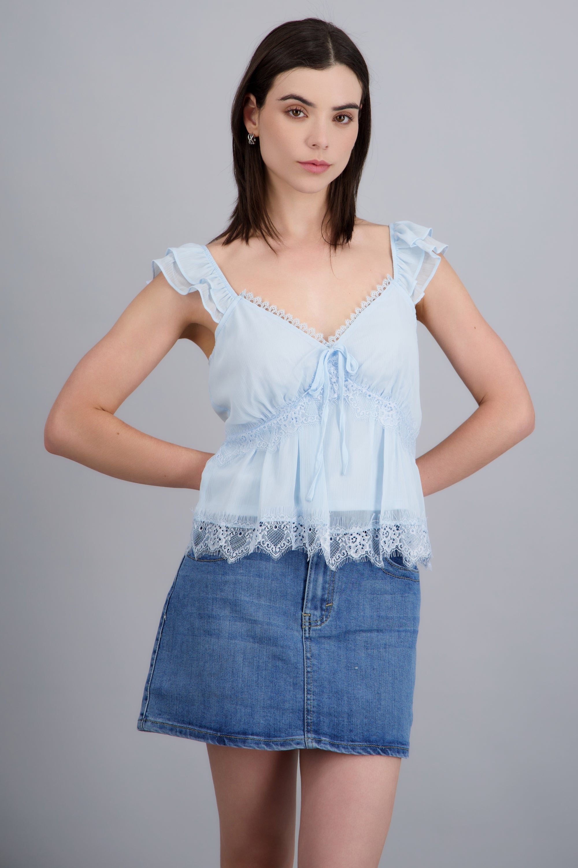 Blusa con encaje olanes AZUL CIELO