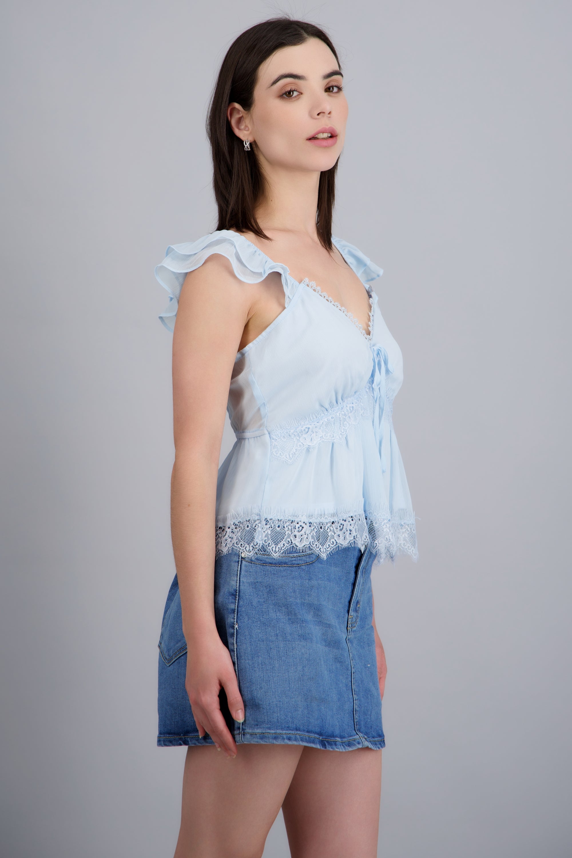 Blusa con encaje olanes AZUL CIELO