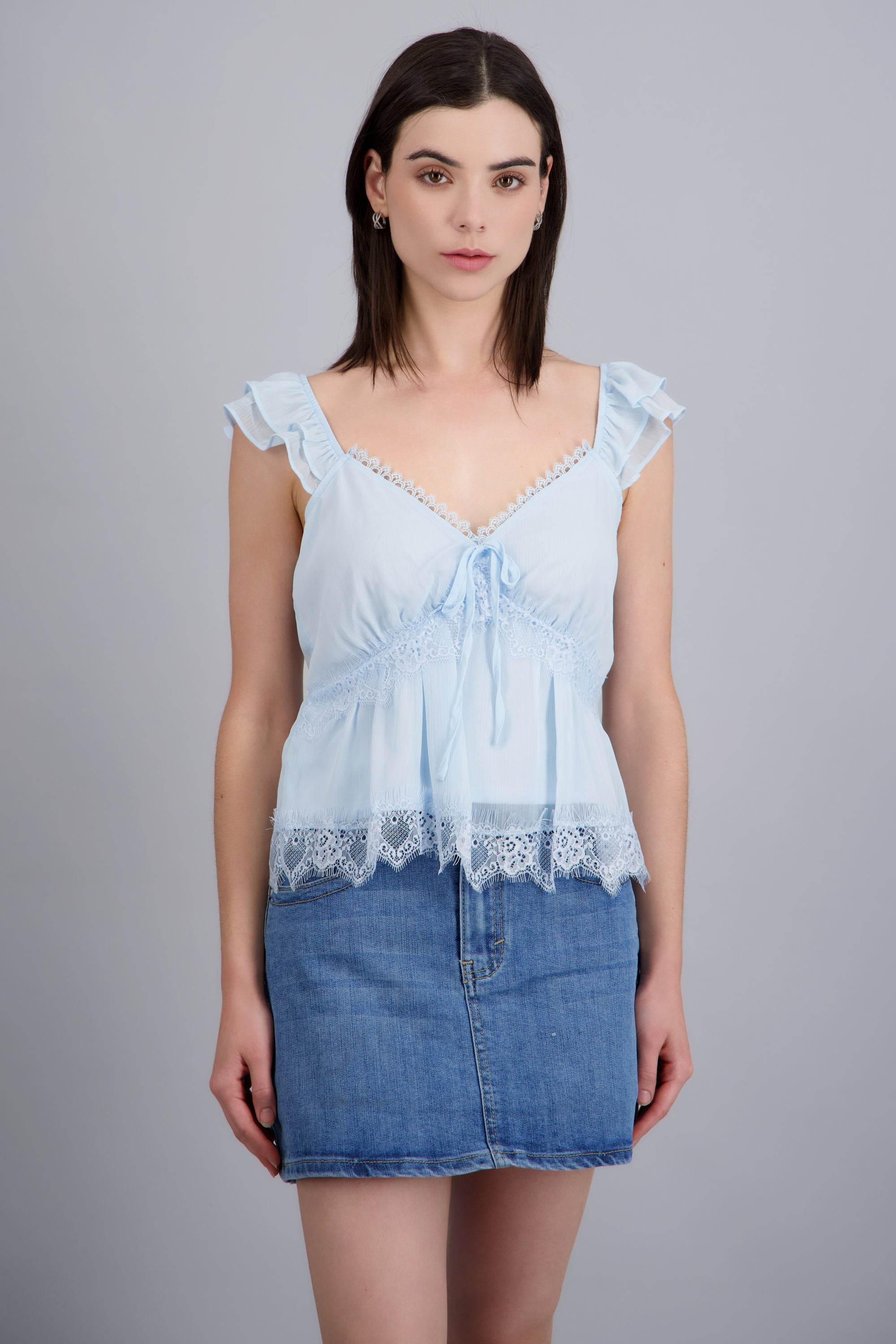 Blusa con encaje olanes AZUL CIELO
