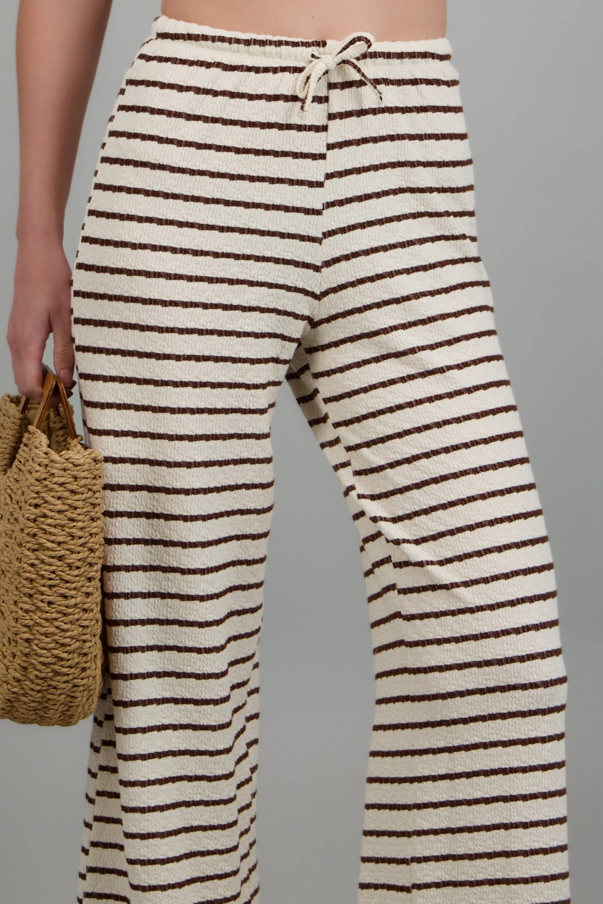 Pantalon recto detalle textura CHOCOLATE