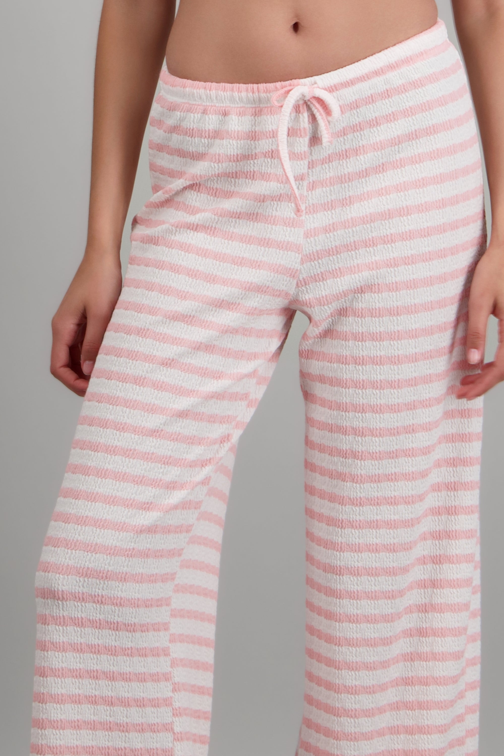 Pantalon recto detalle textura ROSA PASTEL